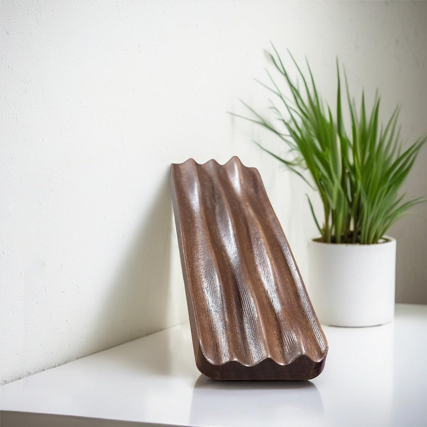 Pen holder Organizer of Office desks, Walnut Desk Pen Stand with 4 Compartments, Wave Pen Tray Office Accessory, Teacher Gifts, Suitable for School, Home, Office Desktop Office Art Accessories