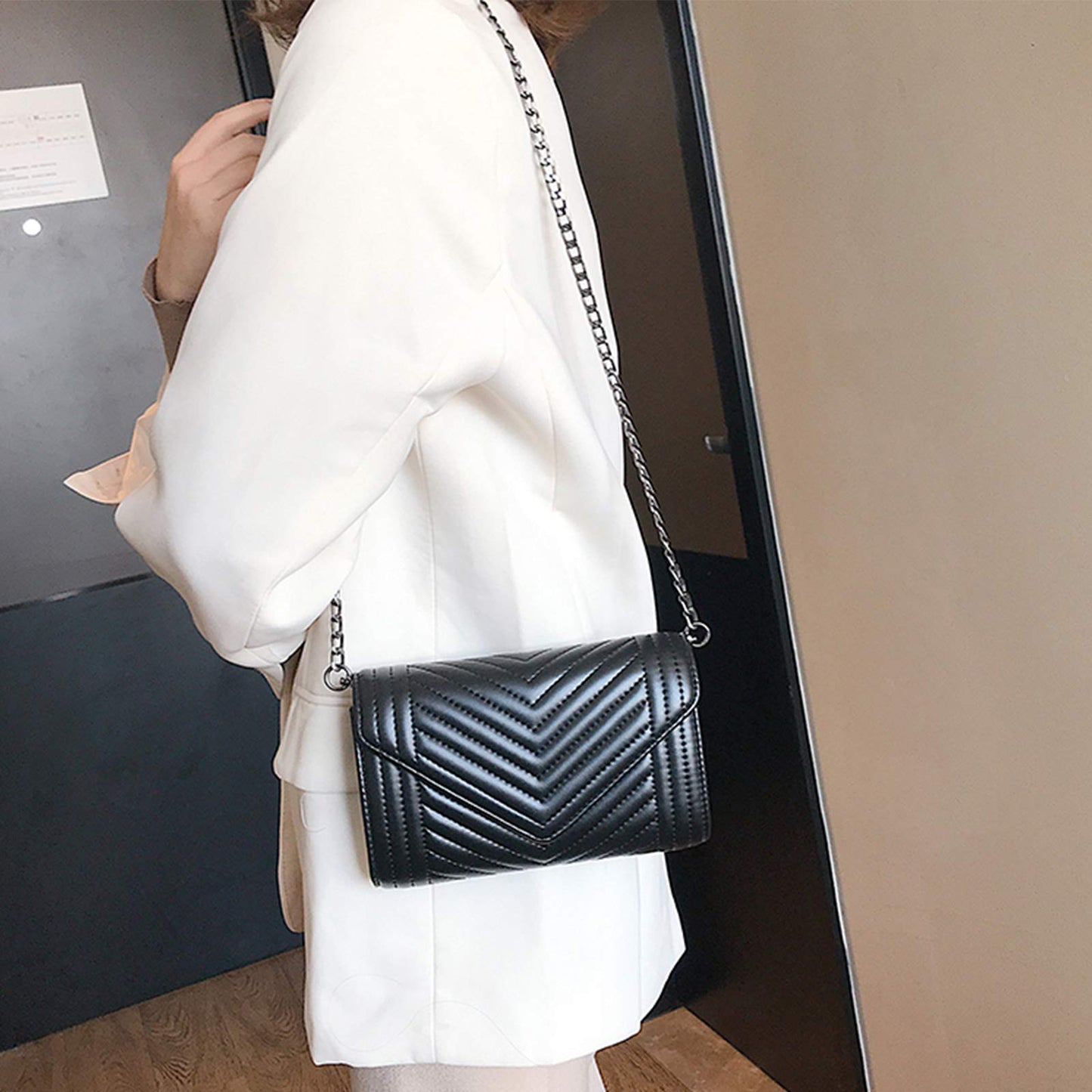 Small Leather Crossbody Bag for Women Clutch Purse Womens Handbag Ladies Black Cross Body Purses Designer Shoulder Bag with Chain Strap Mini Quilted Crossbody Phone Bags