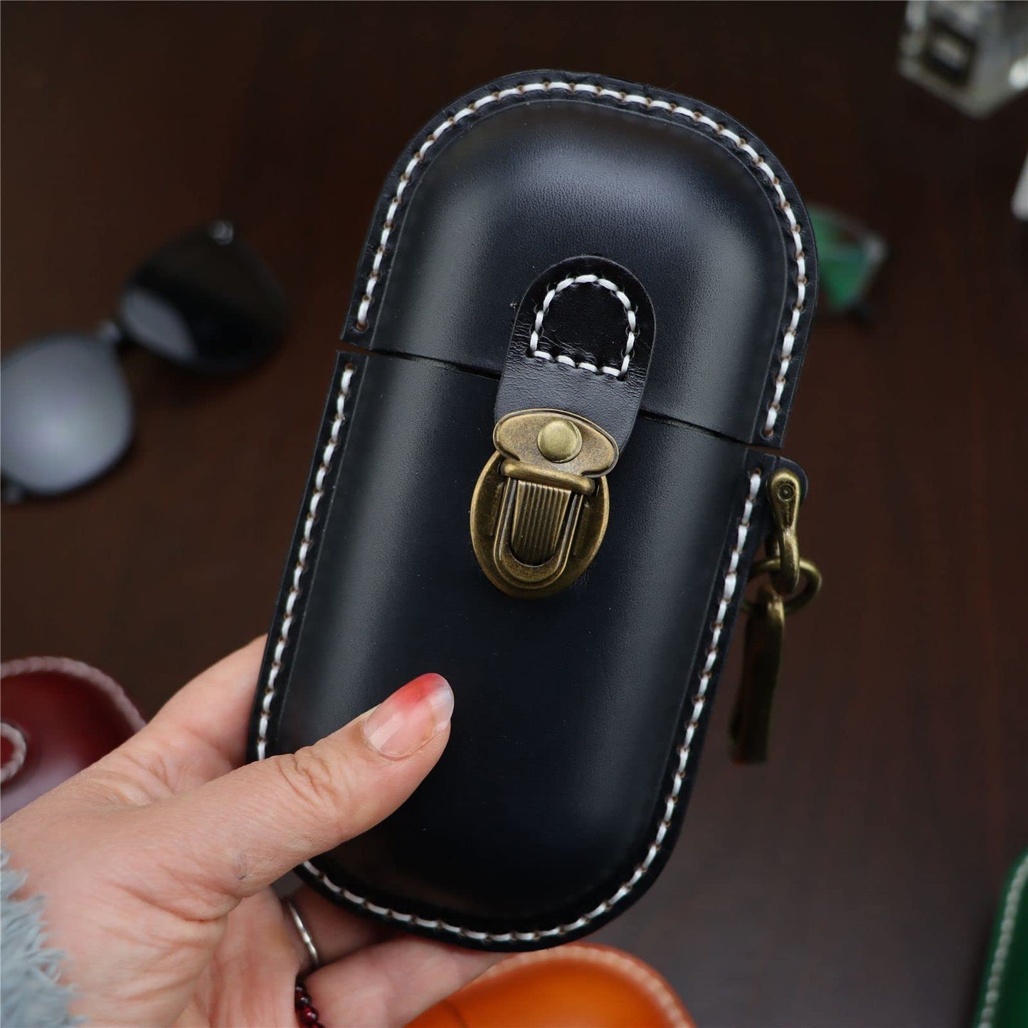 Fanyixuan Handmade Leather Eyeglass Case Hard Shell Retro Men And Women Sunglasses Nearsighted Glasses Hooks Protection Box (Black)