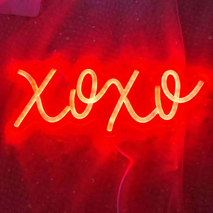 Neon Sign Lights XOXO, Modern Wedding Décor Signs,XOXO Neon Light with Dimmable Switch and Hanging Chain for Bedroom Dorm Hotel Pub Bar Wedding Party Decor,Valentine's Gifts for Her,11.4x4.3In