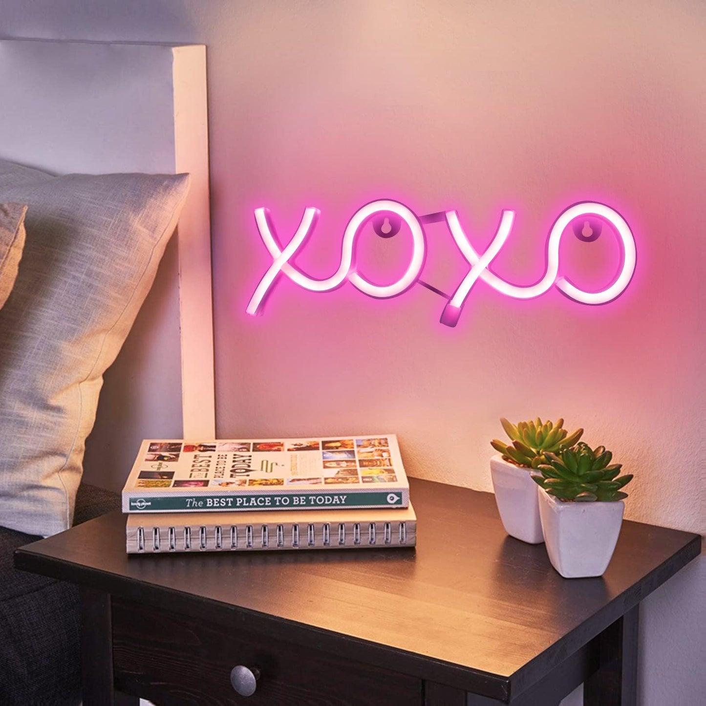 ENUOLI Neon Lights for Bedroom, XOXO Pink Neon Sign USB Battery Powered Neon Sign Wall Decorations Home Decor Led Sign for Living Game Room Bar Party Neon Wall Decor Valentine's Gift