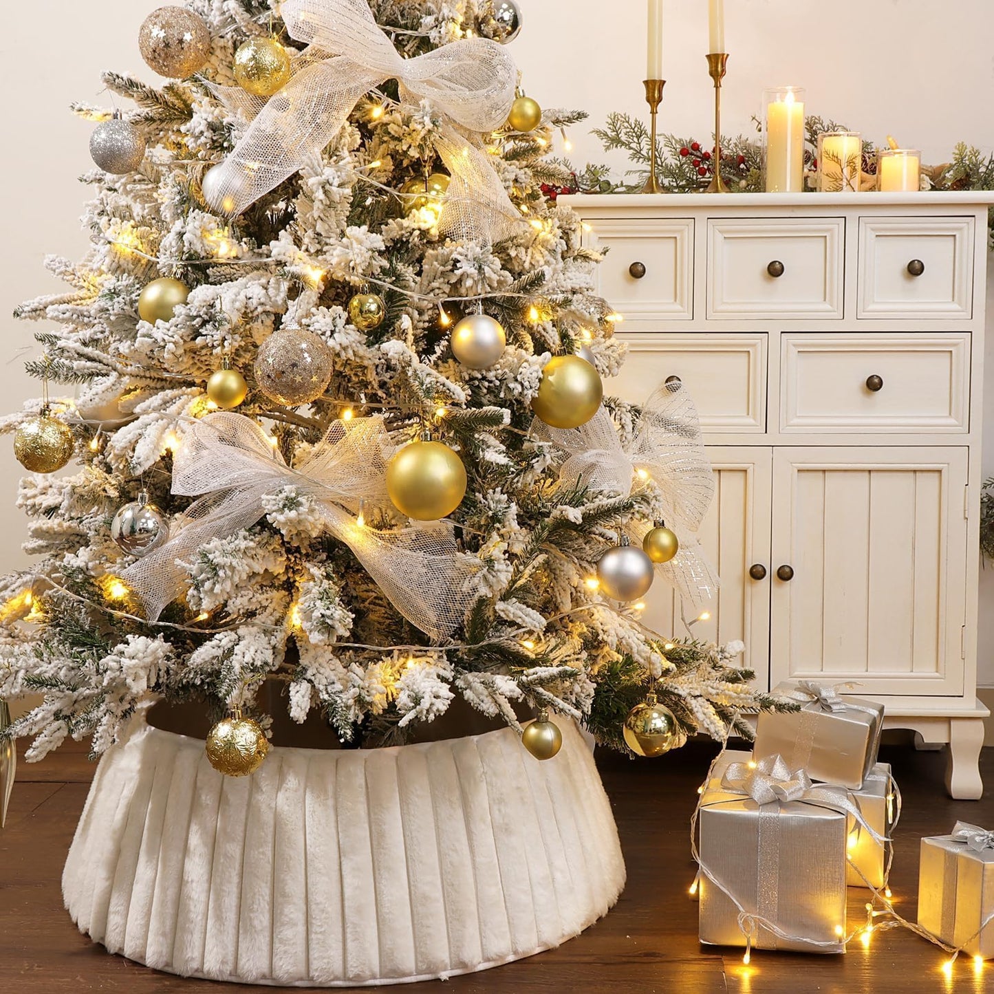 Bunny Chorus Christmas Tree Collar, Rustic White Luxury Plush Faux Fur Tree Collar with Stripe Textured Pattern, Soft Fluffy Xmas Tree Ring Boho Tree Skirt for Holiday Decorations Indoor Home Decor