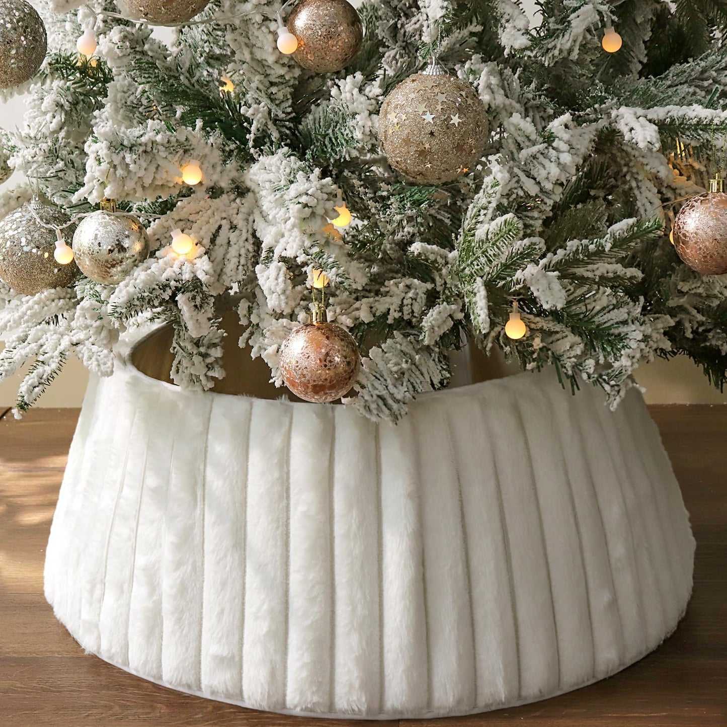 Bunny Chorus Christmas Tree Collar, Rustic White Luxury Plush Faux Fur Tree Collar with Stripe Textured Pattern, Soft Fluffy Xmas Tree Ring Boho Tree Skirt for Holiday Decorations Indoor Home Decor