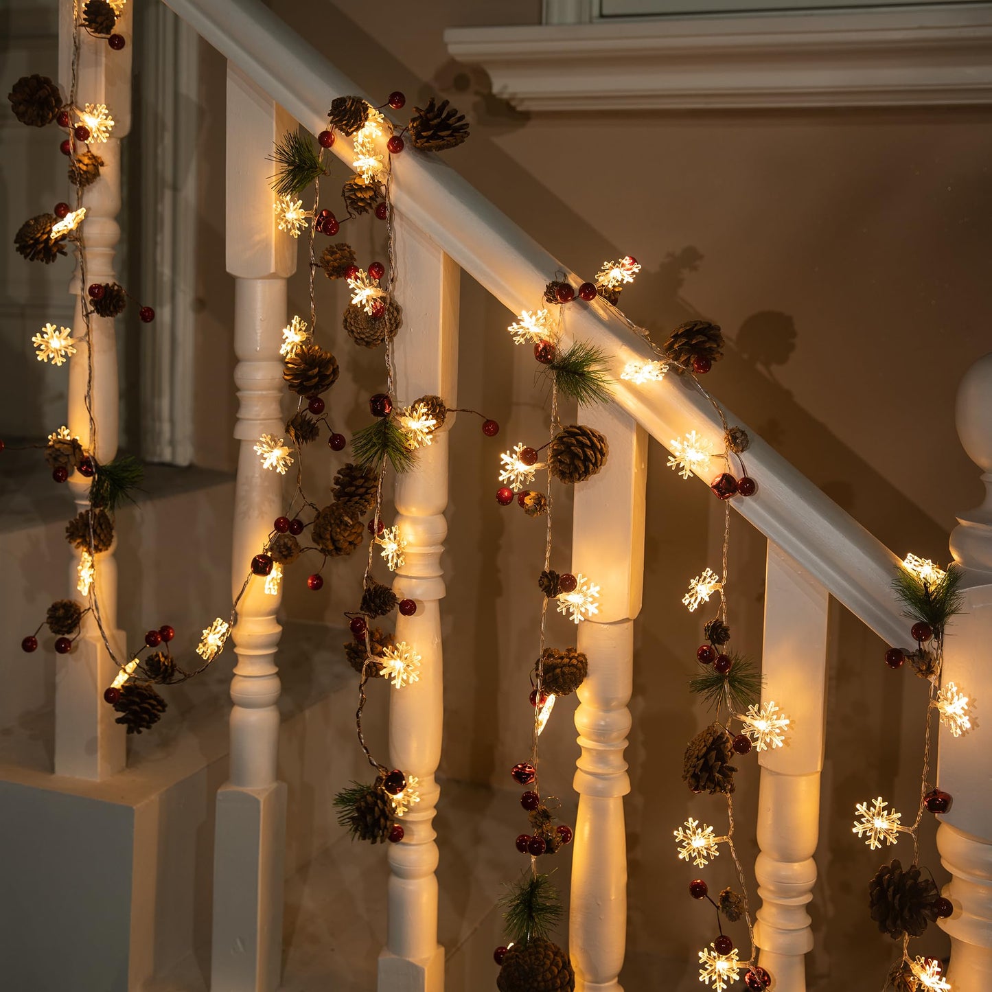 Christmas Garland with Lights,6.6FT Snowflake Pinecones Christmas String Lights with Remote Control,20 LEDs Battery Operated Garland for Christmas Decorations Indoor/Outdoor (Warm White)