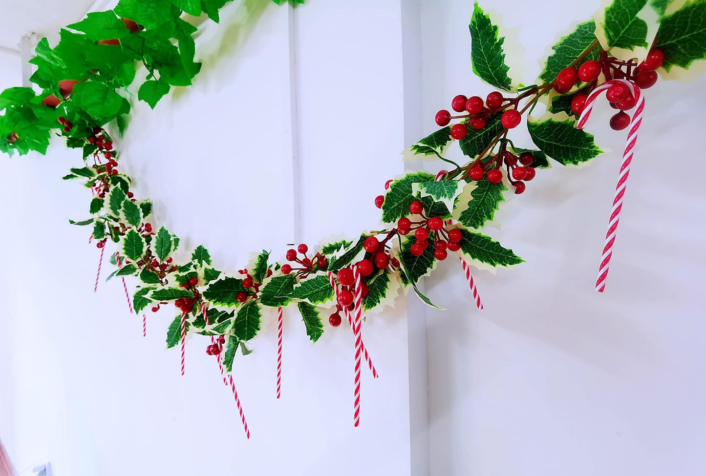 100 Pcs Christmas Candy Canes 5.9 inch Plastic Christmas Tree Hanging Ornaments Twisted Red White Crutch Candy Canes for Xmas Home Indoor Outdoor Party Decoration (C)