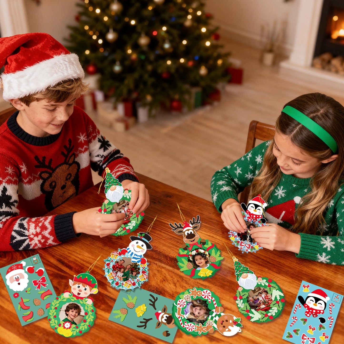 VABAMNA 28 Pack Christmas Picture Frame Craft Kit for Kids, Christmas Wreath Kit DIY Photo Frame Paper Crafts Gingerbread Snowman Hanging Ornaments for Xmas Tree Winter Art Home Classroom Activities