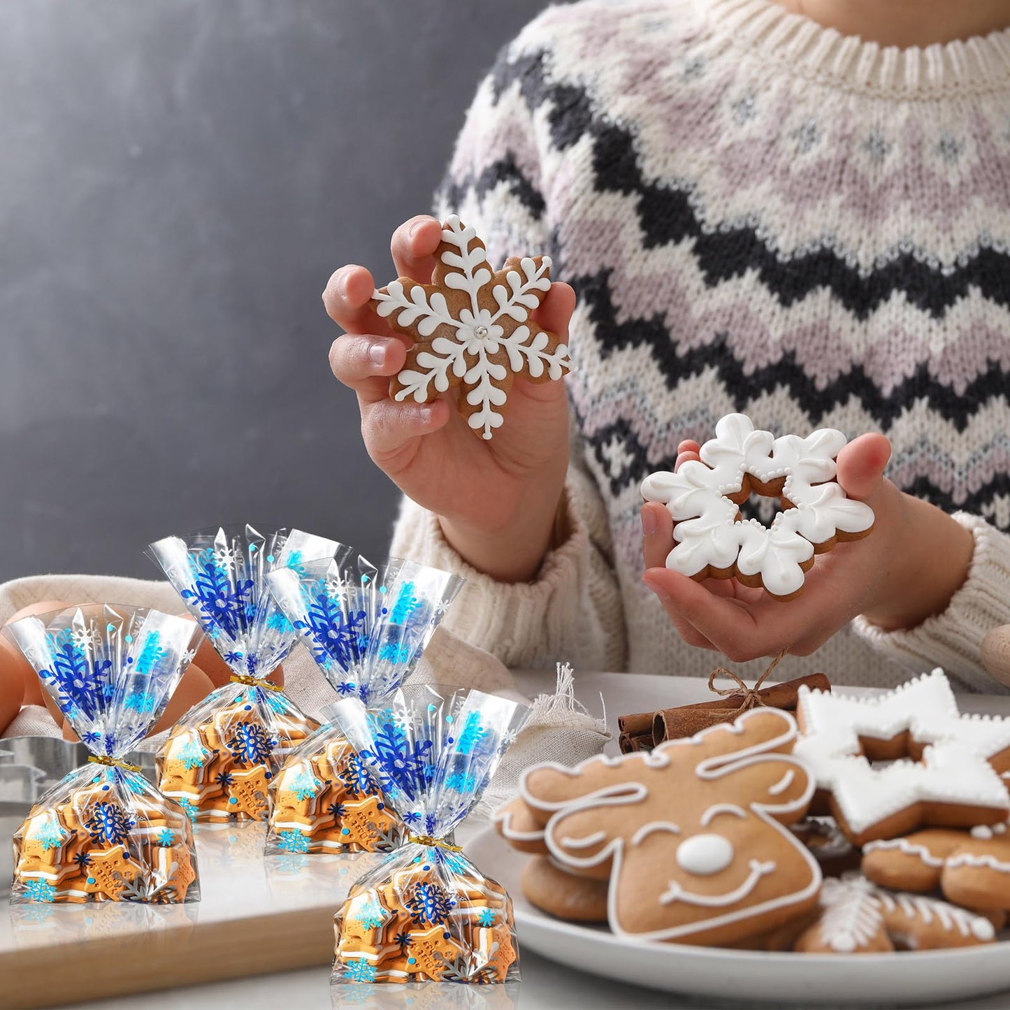 HESTYA 50 Counts 5 x 11 Inches Christmas Flat Clear Cellophane Treat Bags Block Bottom Patterned Storage Sweet Bags Twist Ties for Xmas Party Favor(Light blue, Blue, Silver Snowflake)