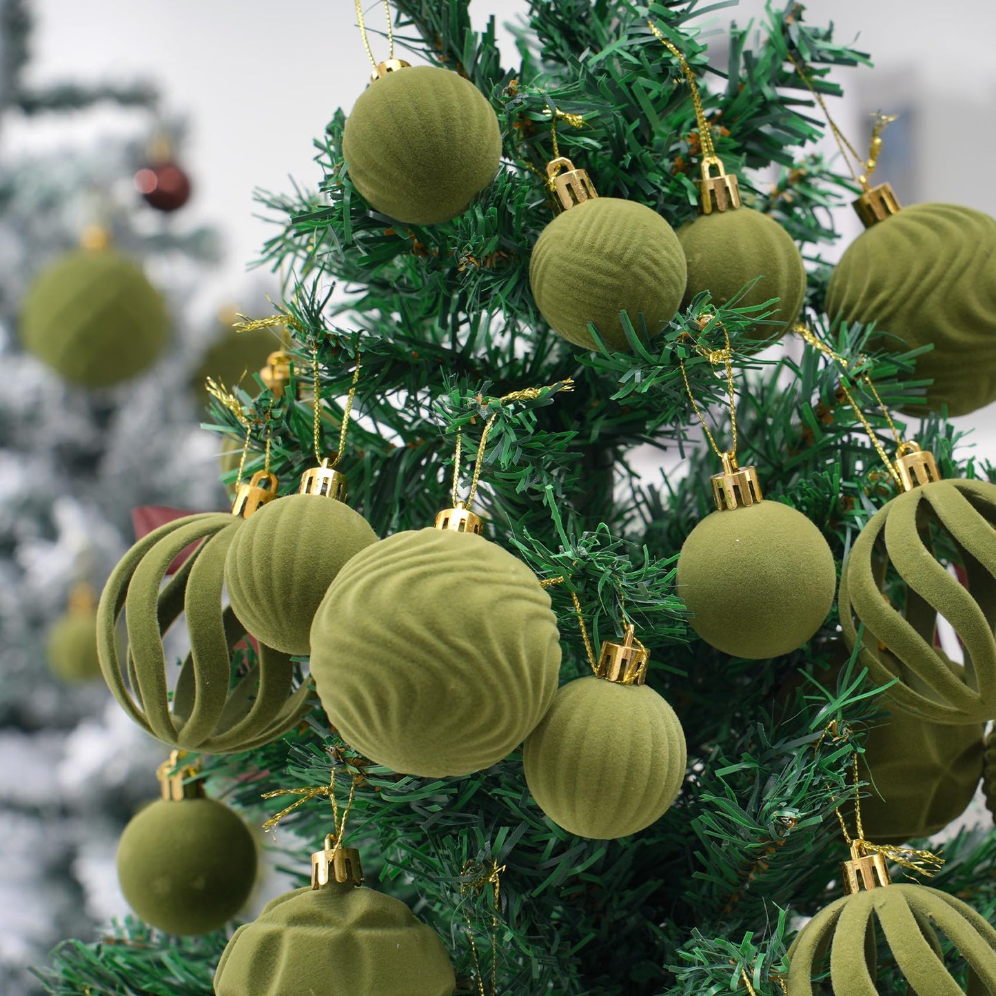 Velvet Christmas Balls 48pcs Flocked Christmas Tree Ornaments Set Shatterproof Christmas Ornaments with Hanging Rings Suitable for Xmas Tree Holiday Decor(Green)
