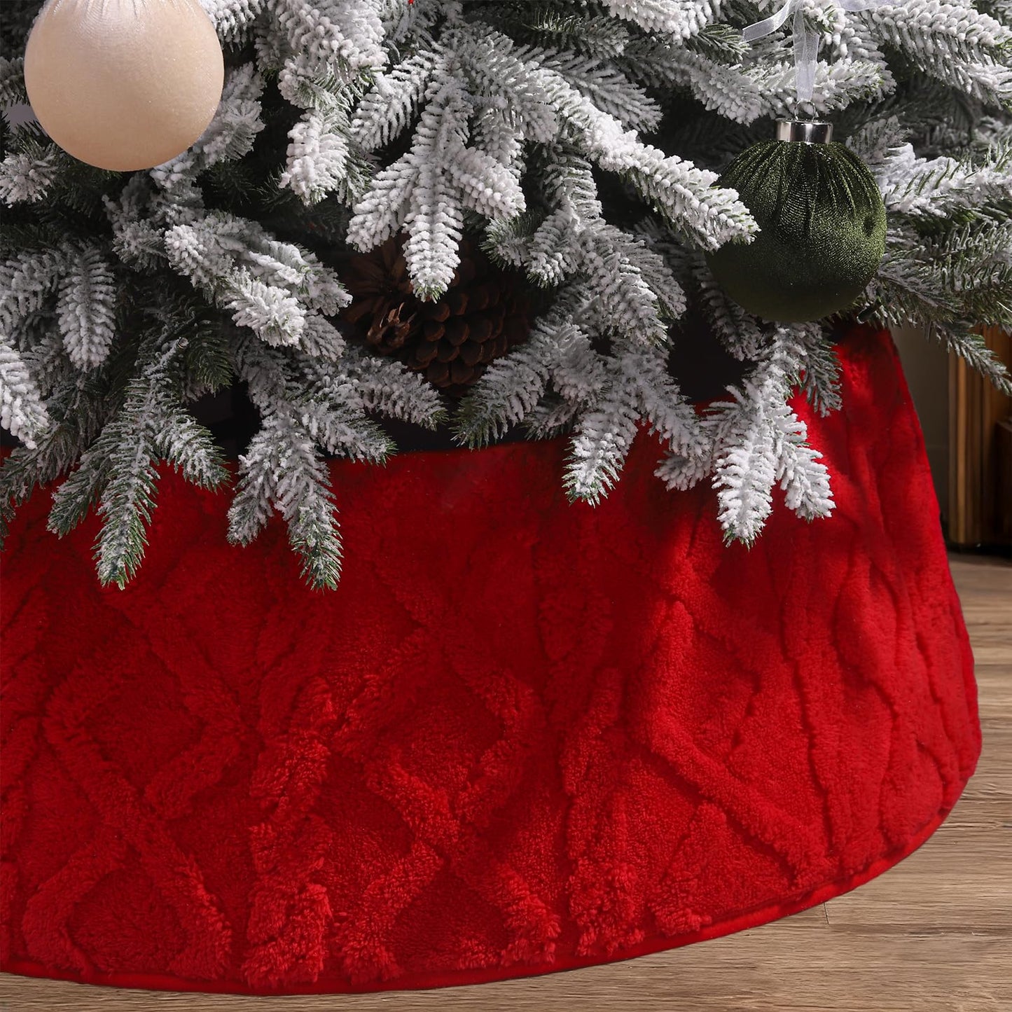 Teeanzo 28 Inch Christmas Tree Collar Red Plush Faux Fur with Crossed Diamond Pattern, Soft Boho Xmas Tree Ring Tree Skirt for Christmas Artificial Trees Holiday Party Home Decor