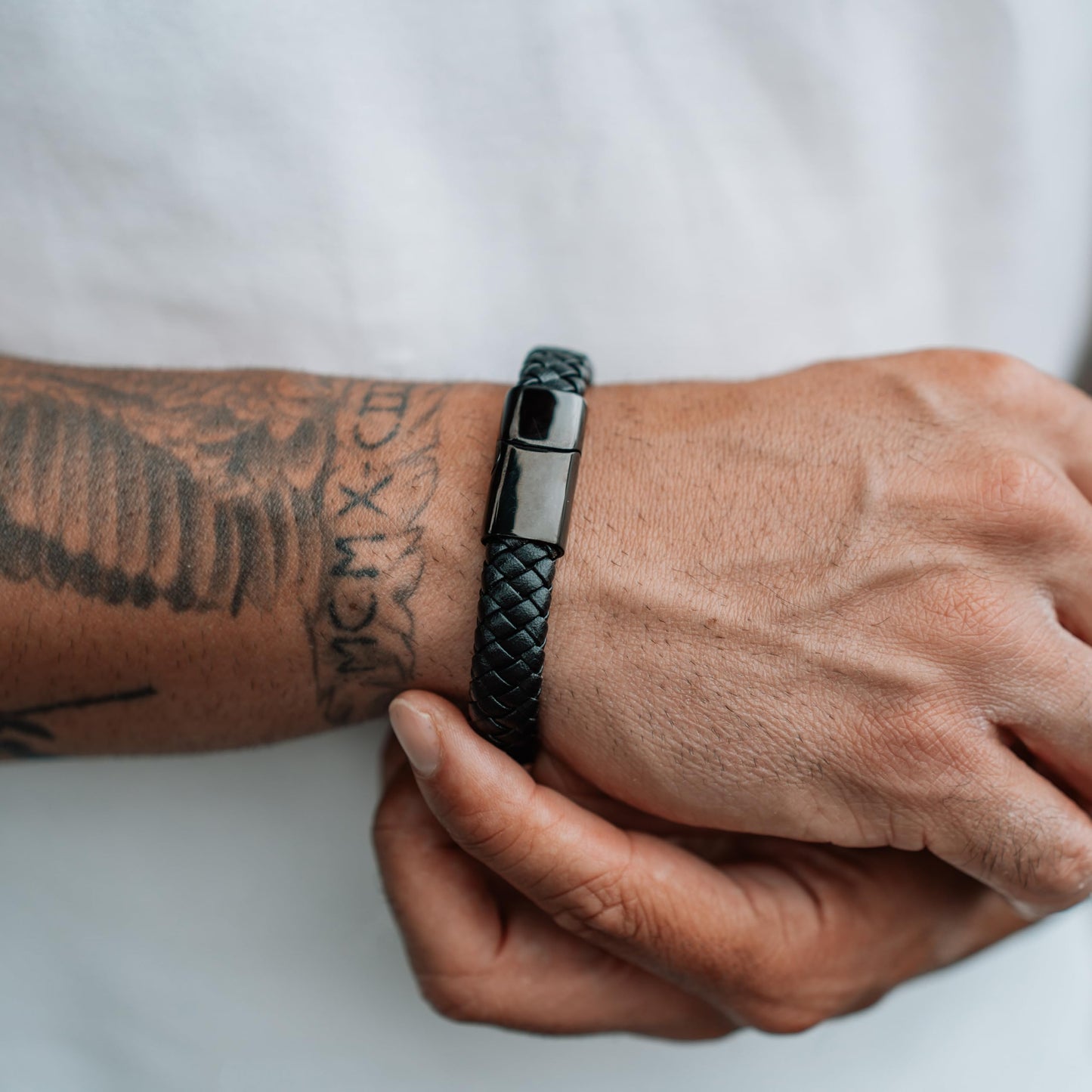SERASAR Pulsera de Cuero Negro para Hombre, 17cm, Caja Regalo, Real, Piel Vaca, Ajustable, Cierre Magnético, Cuerda Envoltura, Masculino, Pulseras, Banda, Joyas, Imán