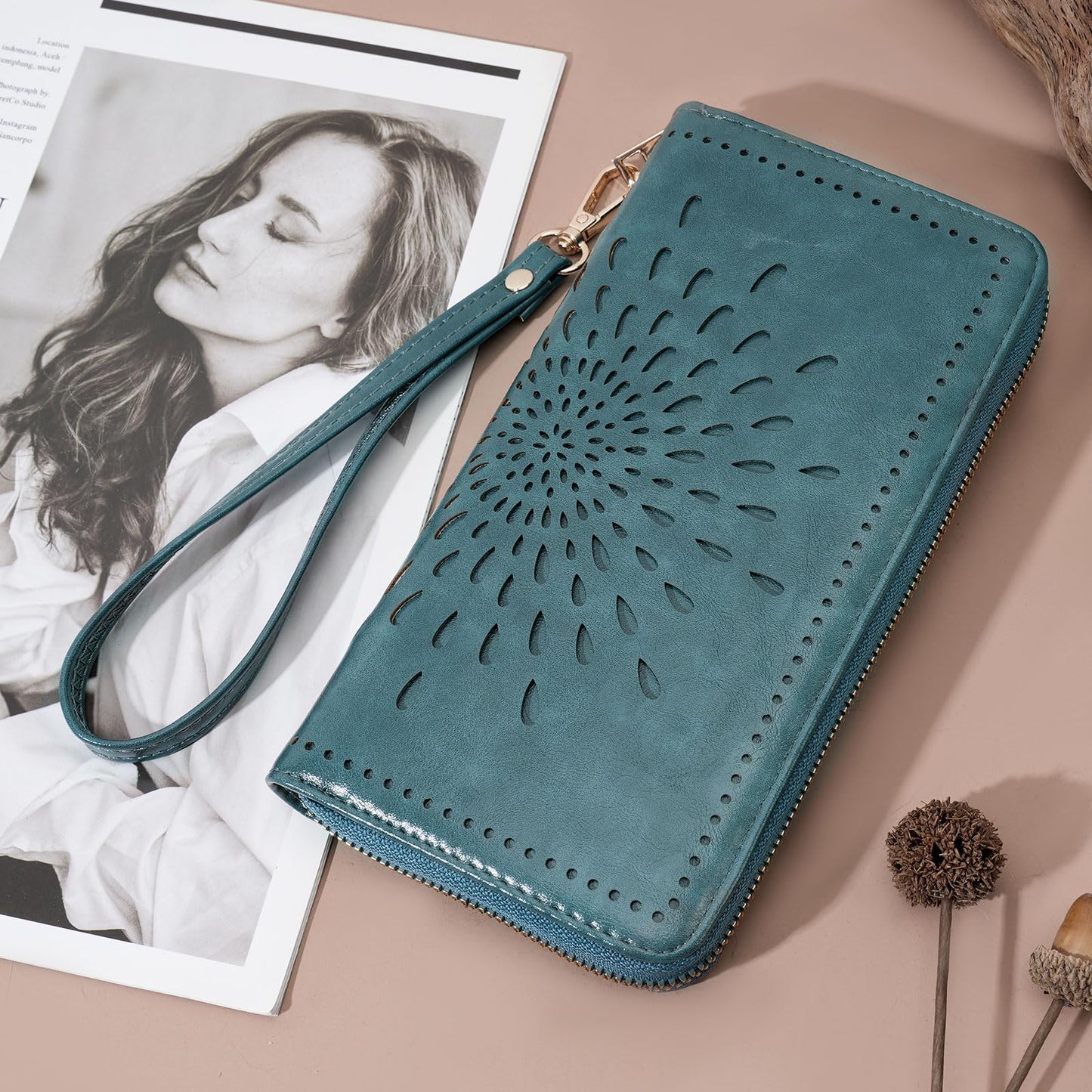 APHISON Wallet Women Large Capacity Clutch Purse For Ladies Card Holder RFID Wristlet Phone Zipper Coin Travel Pocket