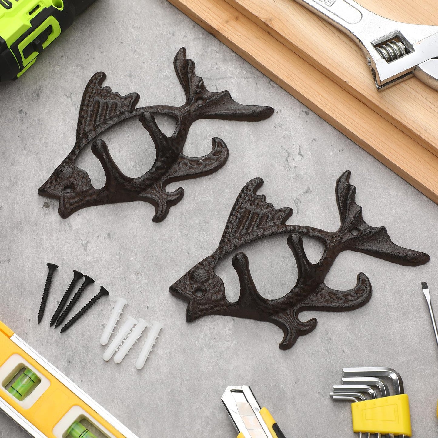 Otoolling 2 Pcs Cast Iron Fish Designed Wall Hooks Nautical Coat Hooks Rack Heavy Duty Fish Coat Hangers Metal Decorative Wall Holder Mounted with 2 Screws for Hanging Keys Towel Bag Scarf Cap