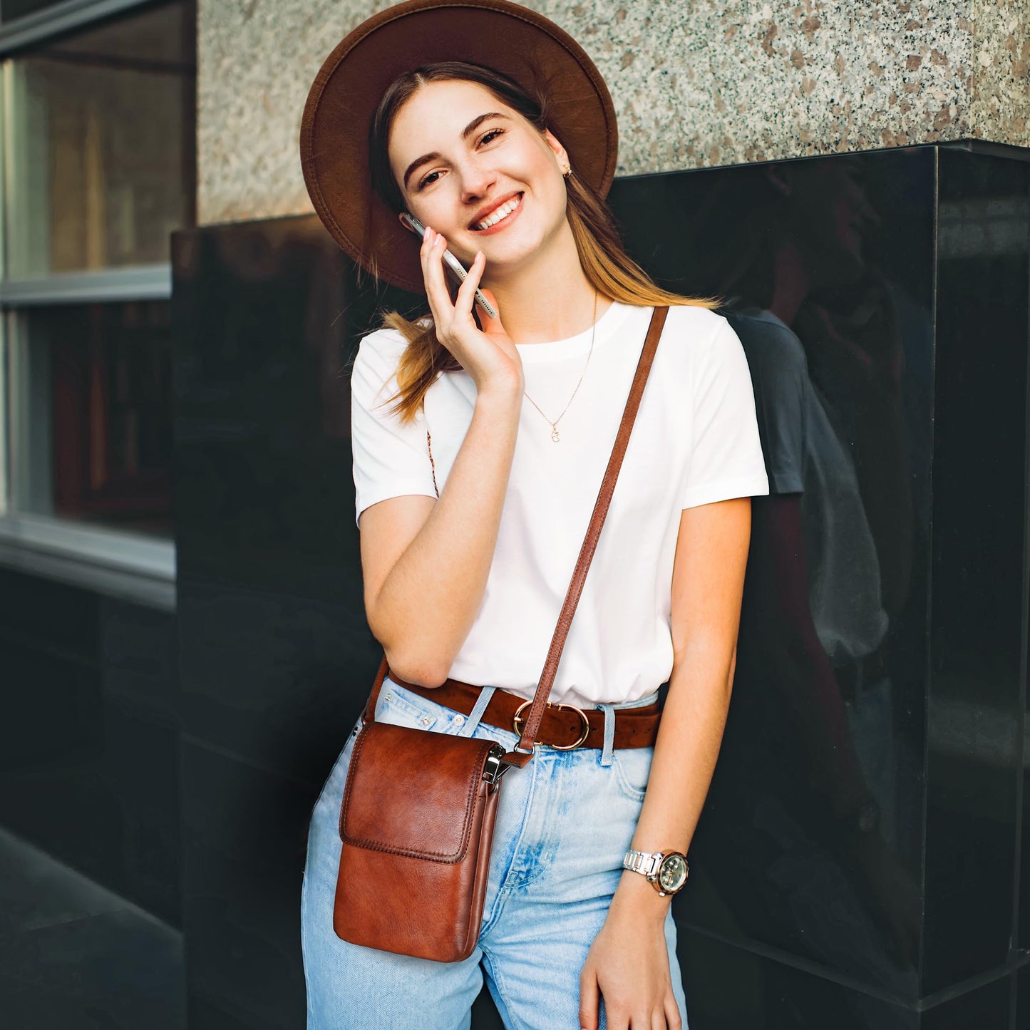 Iswee Brown Purse Leather Crossbody Bags for Women Anti-Theft Cell Phone Purse with Crossbody Strap Women’s Shoulder Bag(Brown)