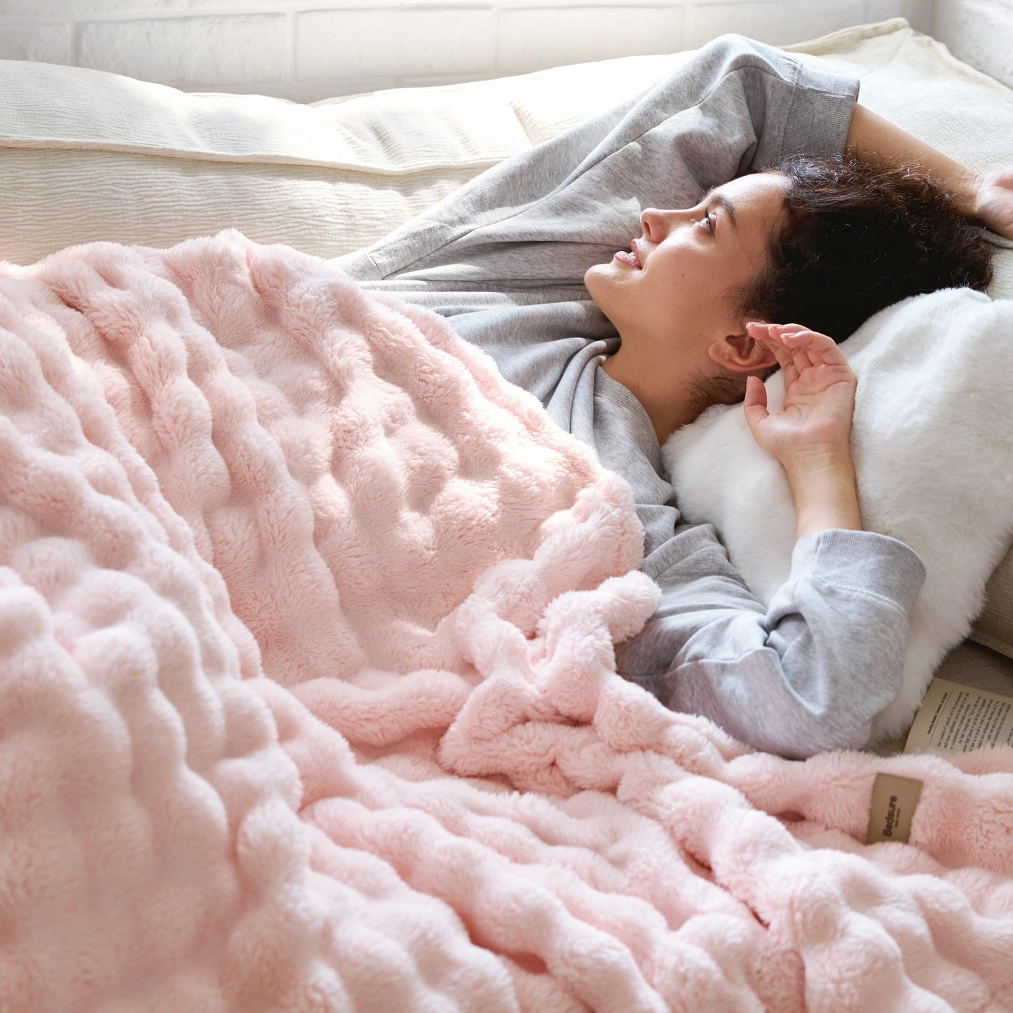 Bedsure 3D Fleece Bubble Blanket for Couch - Cute Pink Twin Blanket for Teen Girl Bed College Dorm Room Decor - Luxury Soft Cozy Birthday Gift for Women Girls, Lightweight,Light Pink, 60"×80"