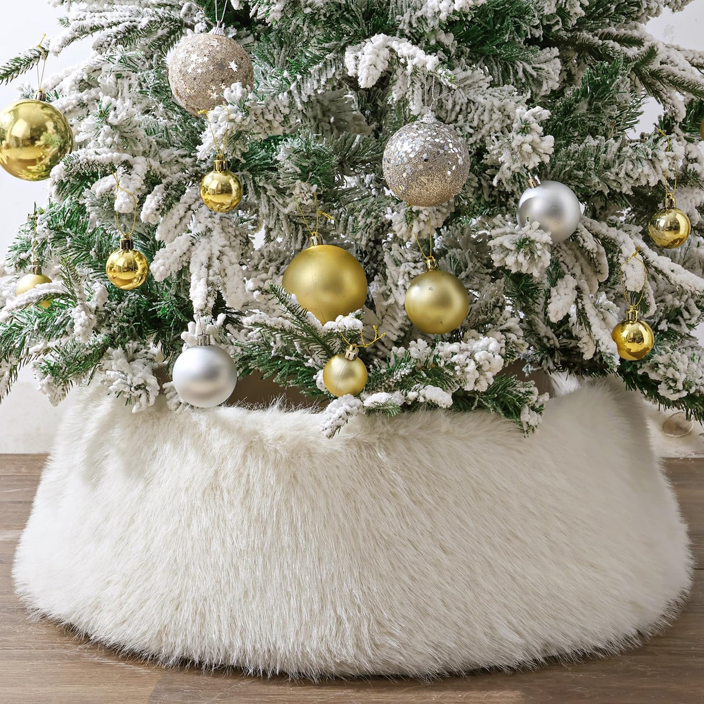 Bunny Chorus Christmas Tree Collar: Snow White Luxury Thick Plush Faux Fur Xmas Tree Collars Cover, Rustic Size Adjustable Tree Skirt for Holiday Decorations