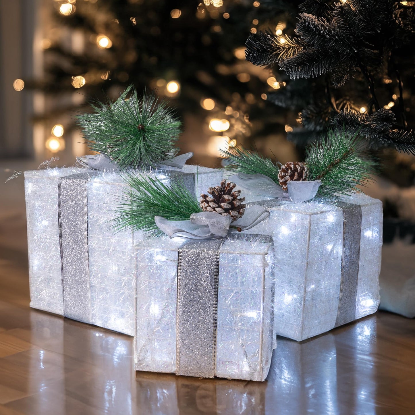 Hourleey Set of 3 Christmas Lighted Gift Boxes, Pre-lit 60 LED Light Up Present Boxes Ornament Outdoor White Tinsel Boxes Decoration for Indoor Christmas Home Yard Lawn Decor