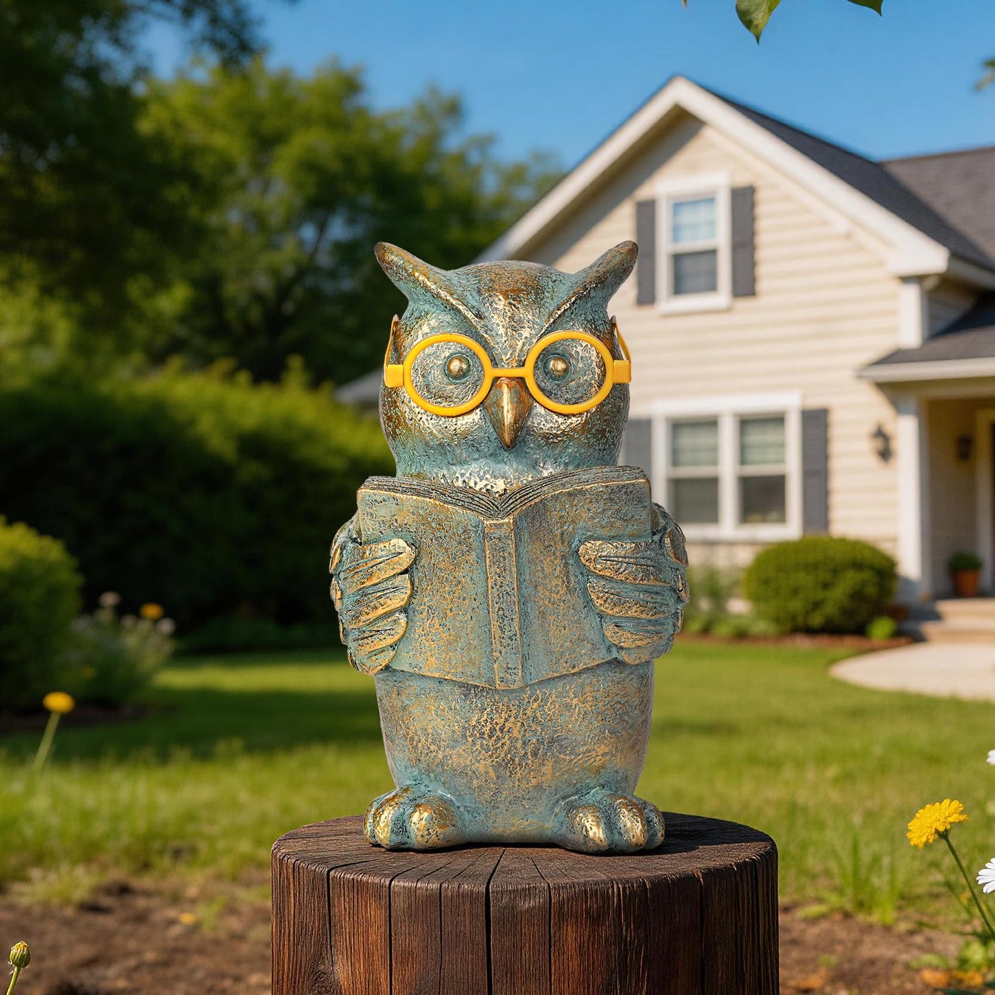 zuzuzen Reading Owl Statue with Solar Glasses Bronze Resin Garden Decoration Outdoor Figurine Light for Patio, Yard, Lawn, Housewarming Home Decor Gift for Women