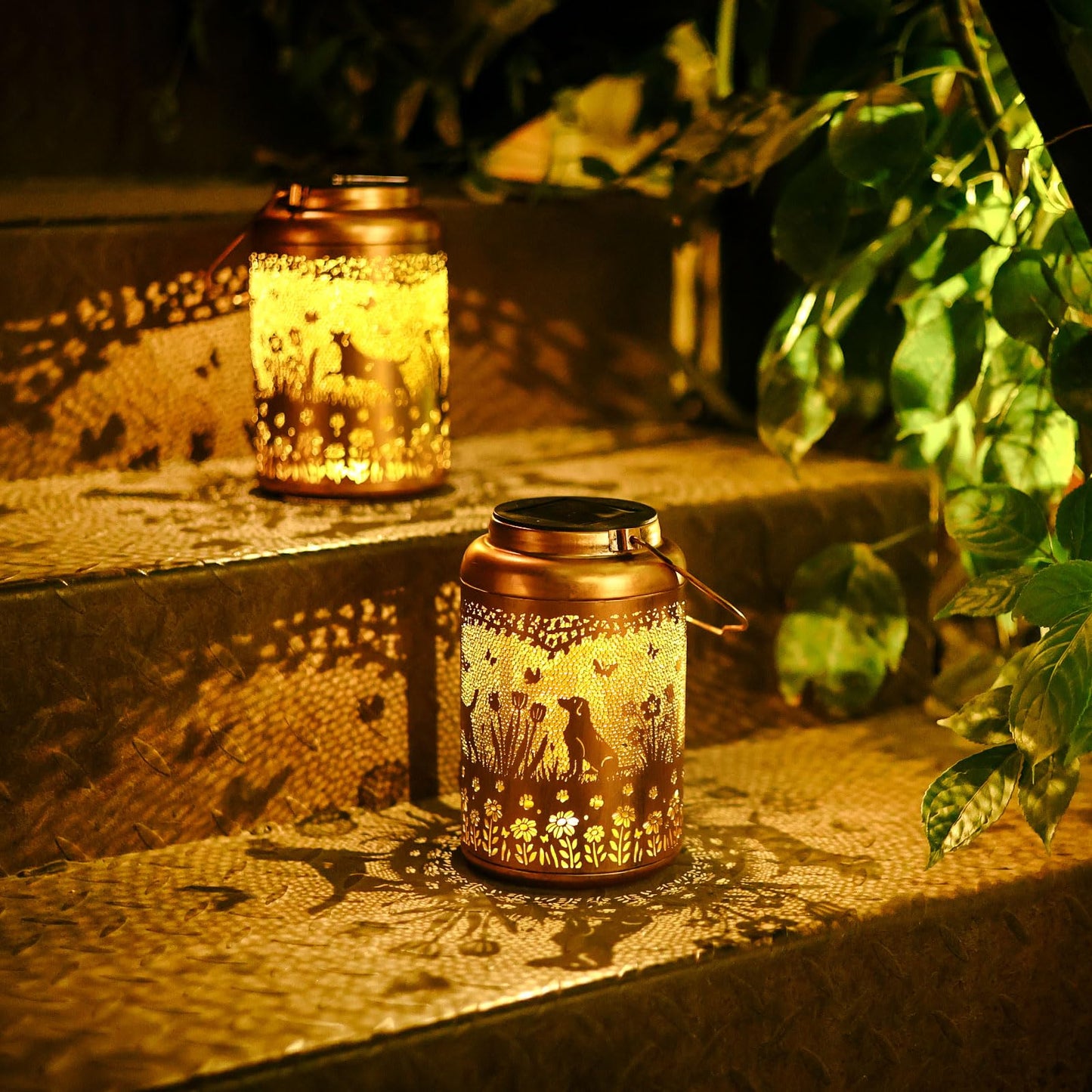Dog Solar Lanterns Outdoor Waterproof Garden Decor Solar Lights Gifts for Women Men Mom Hanging Lantern LED Light Metal Dog Decoration Outside for Yard,Lawn,Porch,Patio,Tabletop
