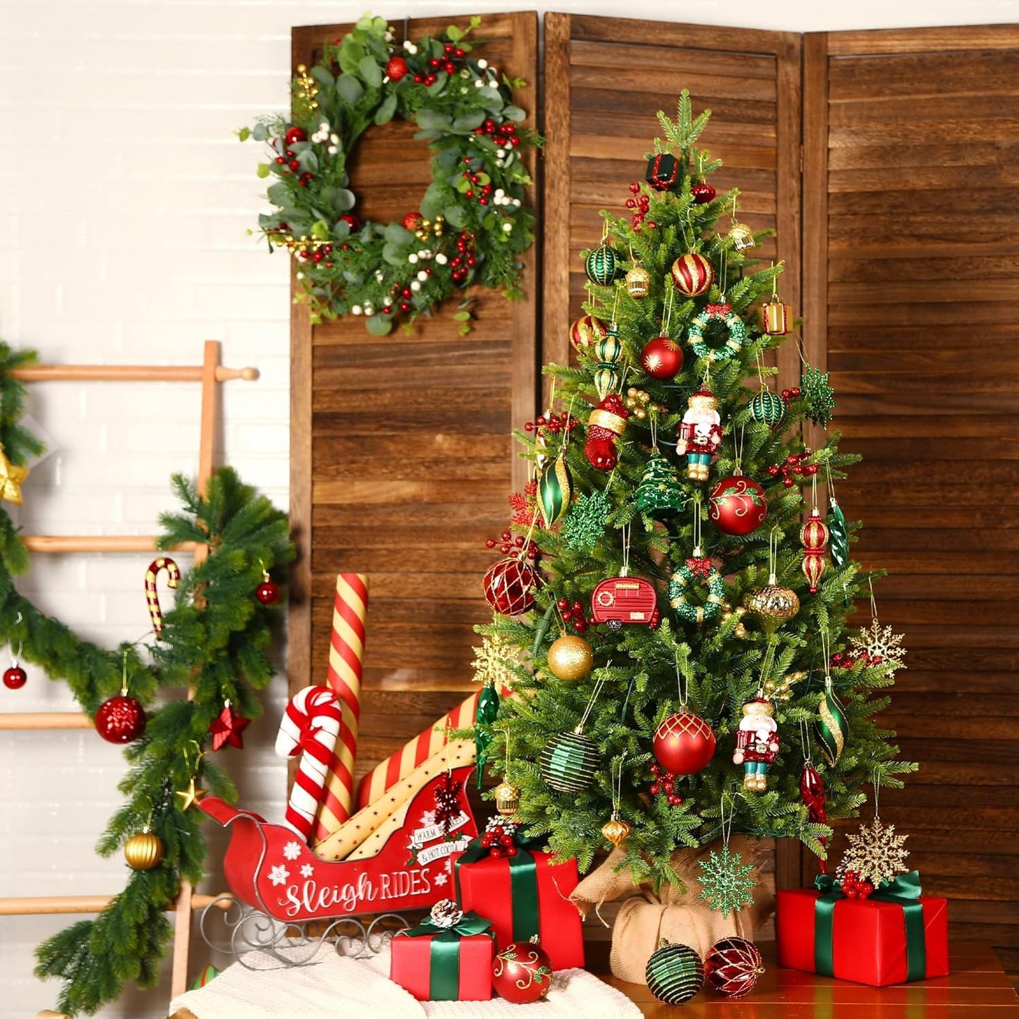 SHareconn 135pcs Christmas Balls Ornaments Set, Shatterproof Plastic Baubles, Ribbon and Tree Topper for Xmas Tree Holiday Wedding Party Decorations with Hanging Strings, Red, Green and Gold