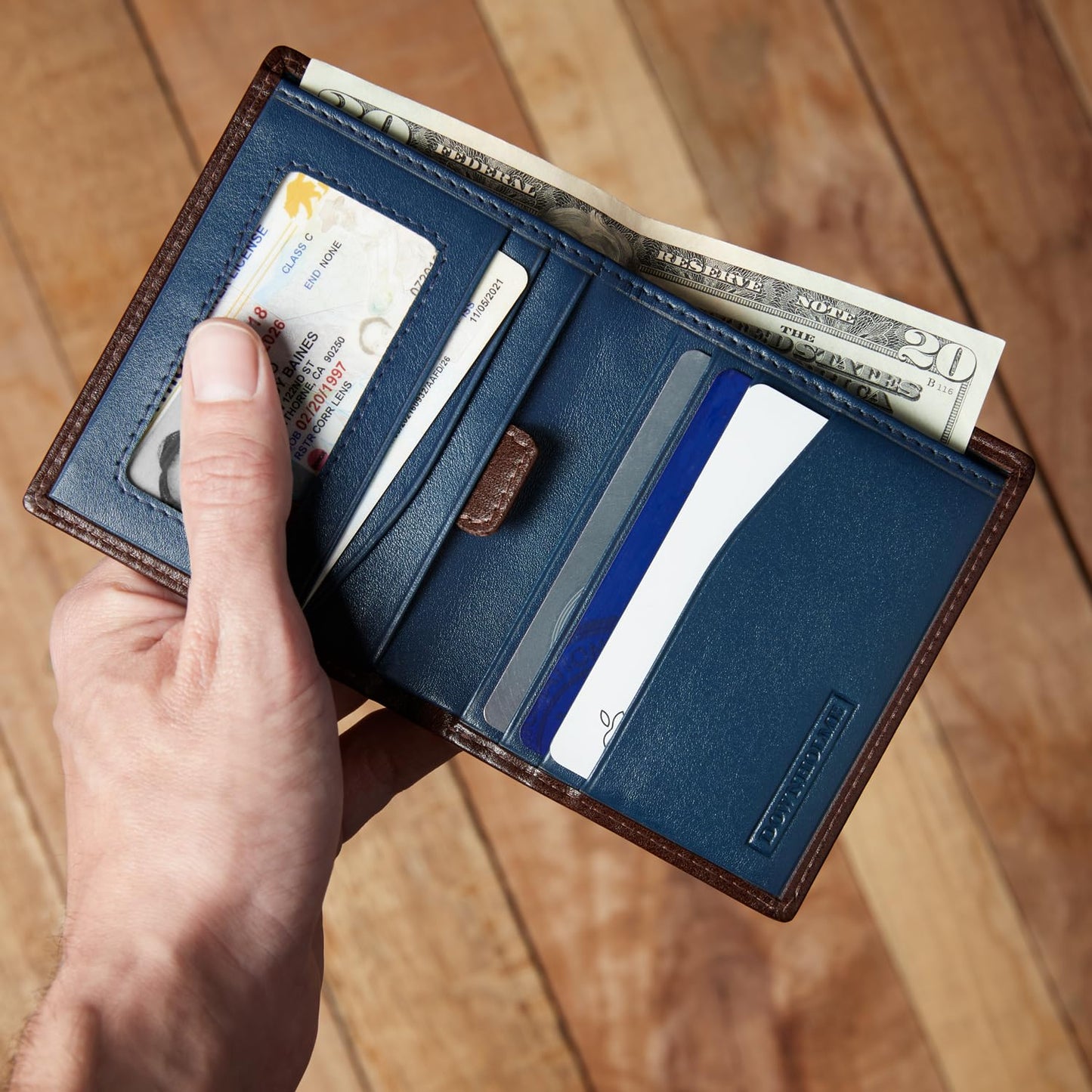 Downholme Men's Bifold Slim Silhouette Leather Wallet (Chestnut Brown)