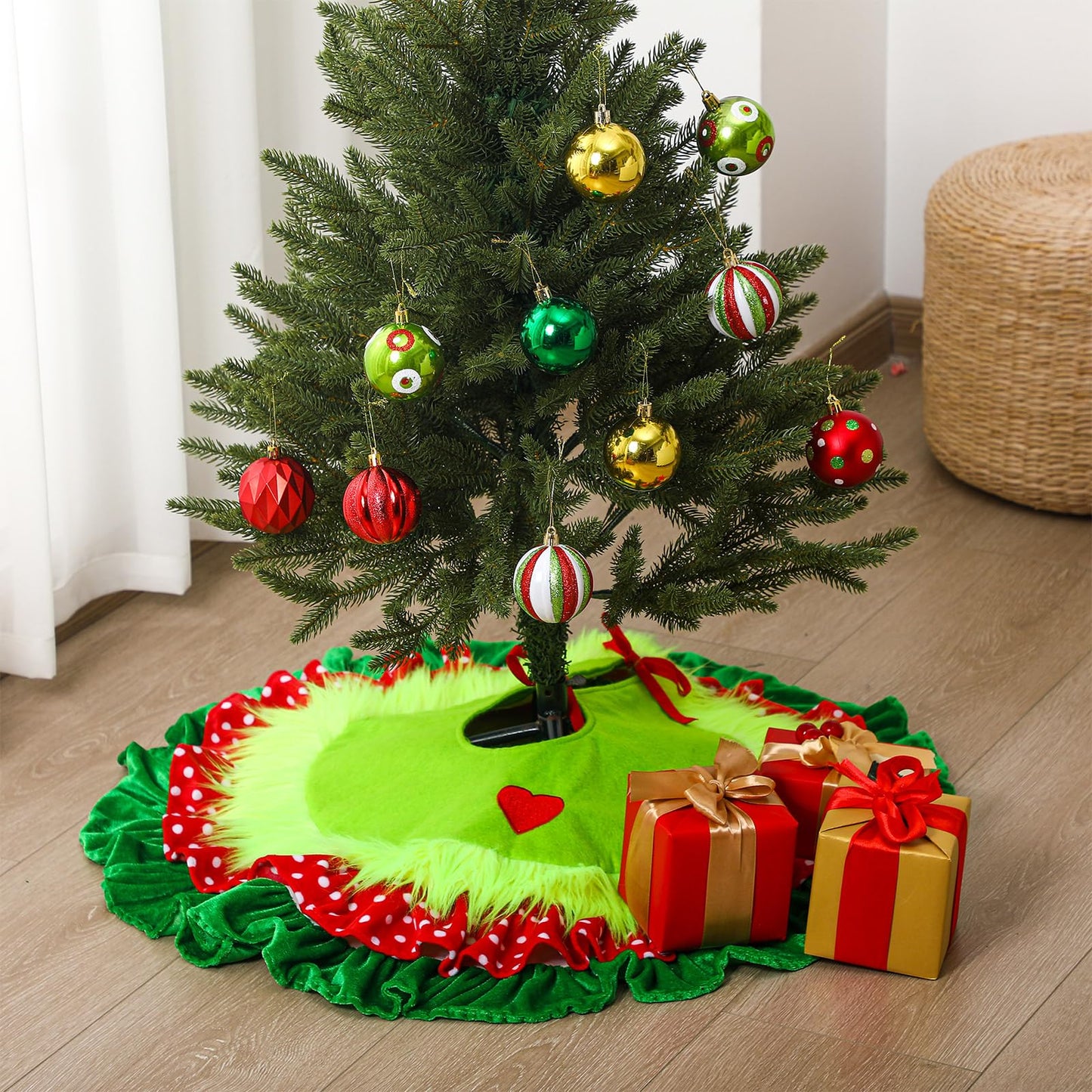 Gemscream 30 Inches Green Christmas Tree Skirt Xmas Decorations with Red Heart Patch for Tree Mat Collar with Red Green Trim for Christmas Party Indoor Outdoor Holiday Party Decor