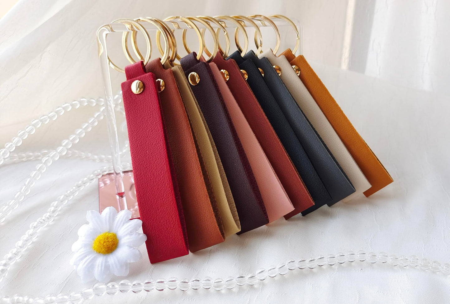 Aukousn,100 Pack Blank Leather Keychain Engraving Blanks Key Chain with Key Rings for DIY Craft 10 Colors