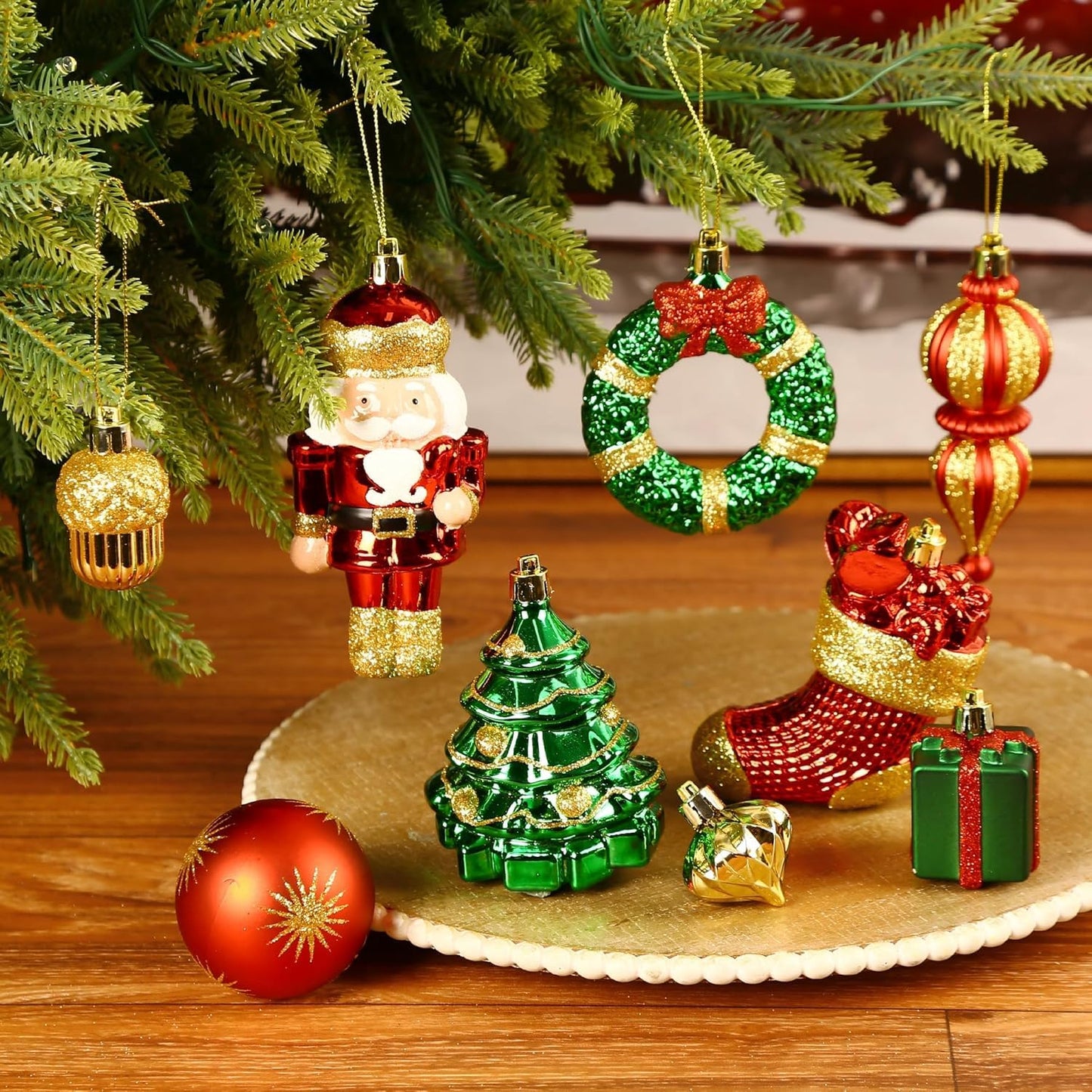 SHareconn 135pcs Christmas Balls Ornaments Set, Shatterproof Plastic Baubles, Ribbon and Tree Topper for Xmas Tree Holiday Wedding Party Decorations with Hanging Strings, Red, Green and Gold