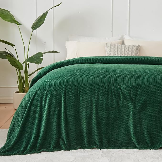 NEWCOSPLAY Super Soft Twin Blanket Dark Green Premium Silky Flannel Fleece Leaves Pattern Lightweight Bed Blanket All Season Use (Dark Green, Twin(60"x80"))