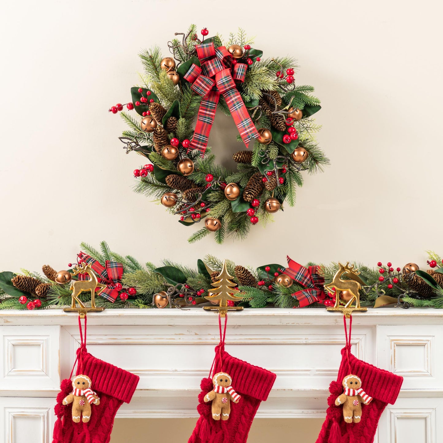Glitzhome 24 Inch Christmas Wreath with Bell Pinecone Berry Bow, Rustic Plaid Front Door Decor for Indoor and Covered Porch, Large Holiday Decoration