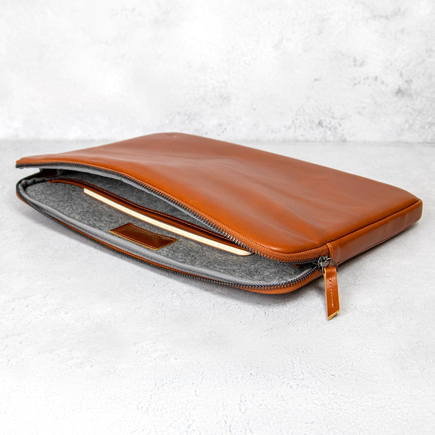 Casemade Real Leather Laptop Case/Zipped Folio Bag with Inner Pocket & Wool Lining Compatible with Apple MacBook, HP, Dell, Asus, Levovo (14 Inch - Tan)