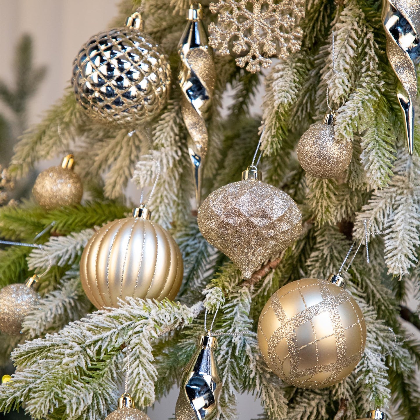 50PCS Christmas Tree Ornaments Set with Shatterproof Balls Icicle Snowflake Hanging Ornaments for Home Office Farmhouse Christmas Decorations, Champagne