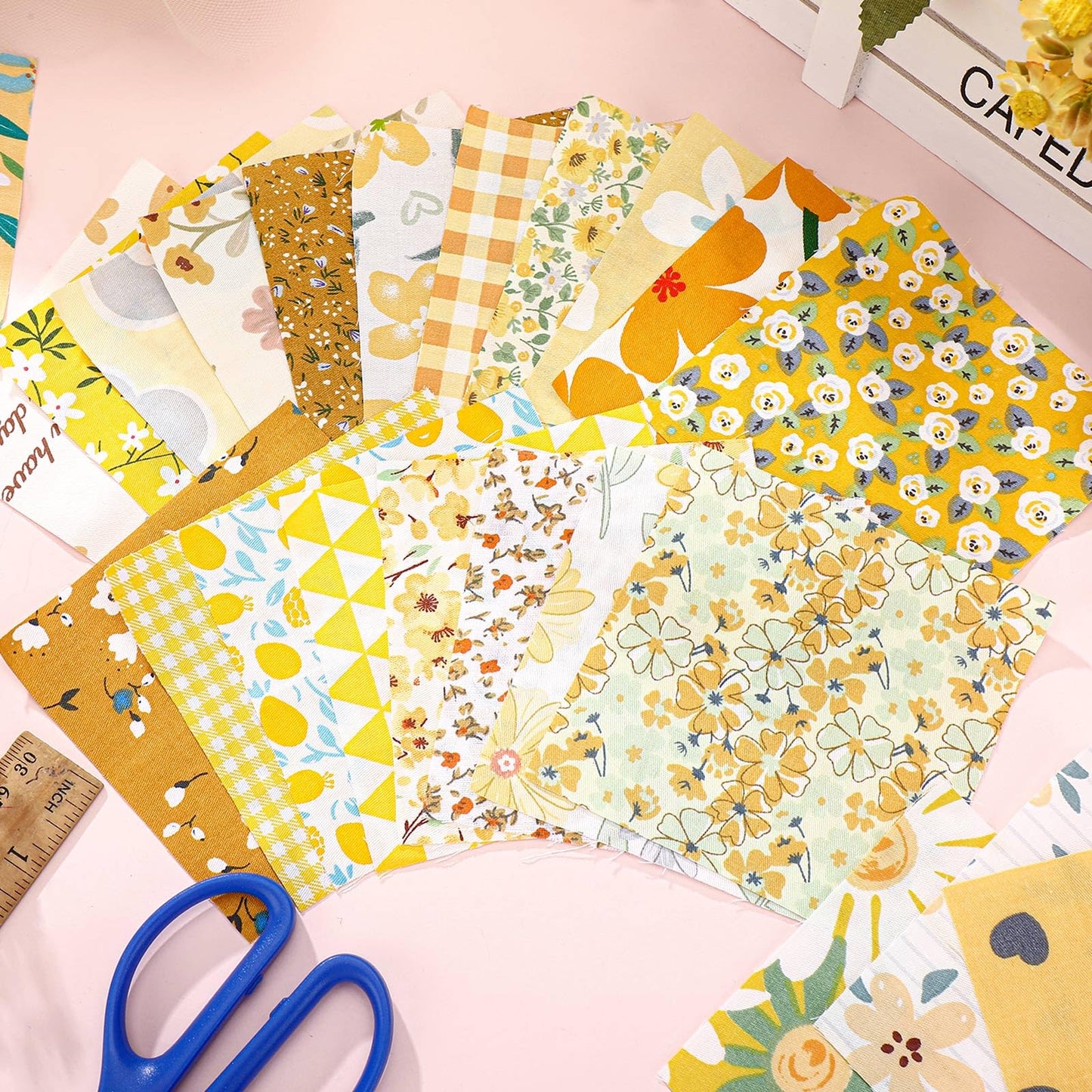 Kinlop 600 Pcs 4 x 4 Inch Cotton Fabric Square Christmas Precut Quilting Patchwork Fabric Bundles Printed Floral Holiday Sewing Materials for DIY Craft Gifts Quilting Projects(Yellow)