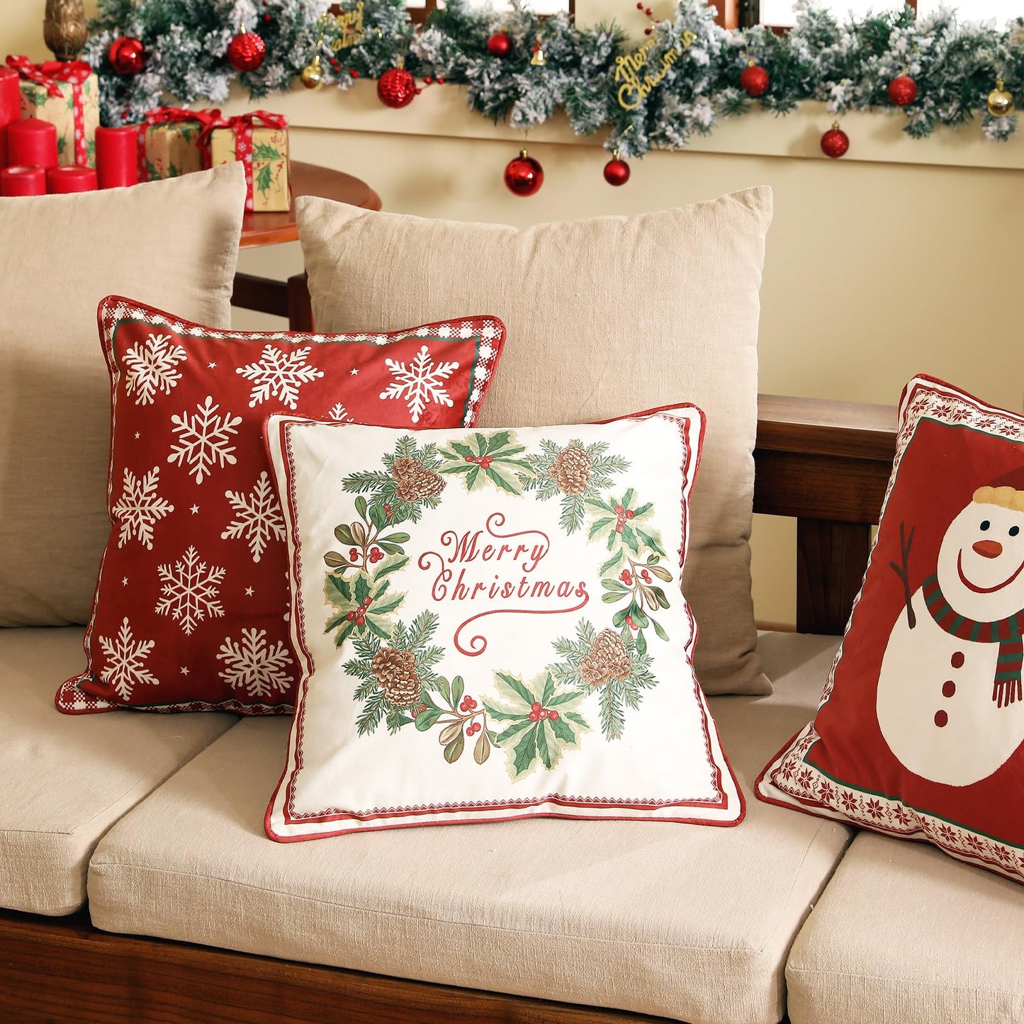 ISAENNE Design Square Classic Chrismas Style Throw Pillow Covers 18"x18", Green Soft Velvet Cushion Cover with Xmas Garland Pattern Decor Pillowcases for Bed,Living Room,Outdoor,Car