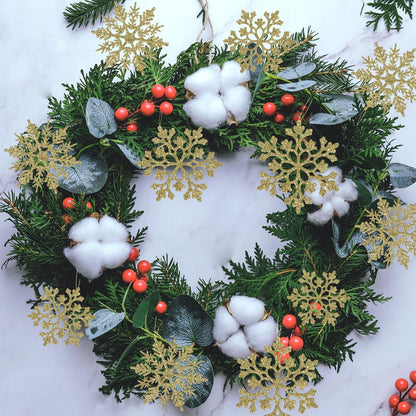 36pcs Christmas Gold Snowflake Ornaments Plastic Glitter Snow Flakes Ornaments for Winter Christmas Tree Decorations Size Varies Craft Snowflakes