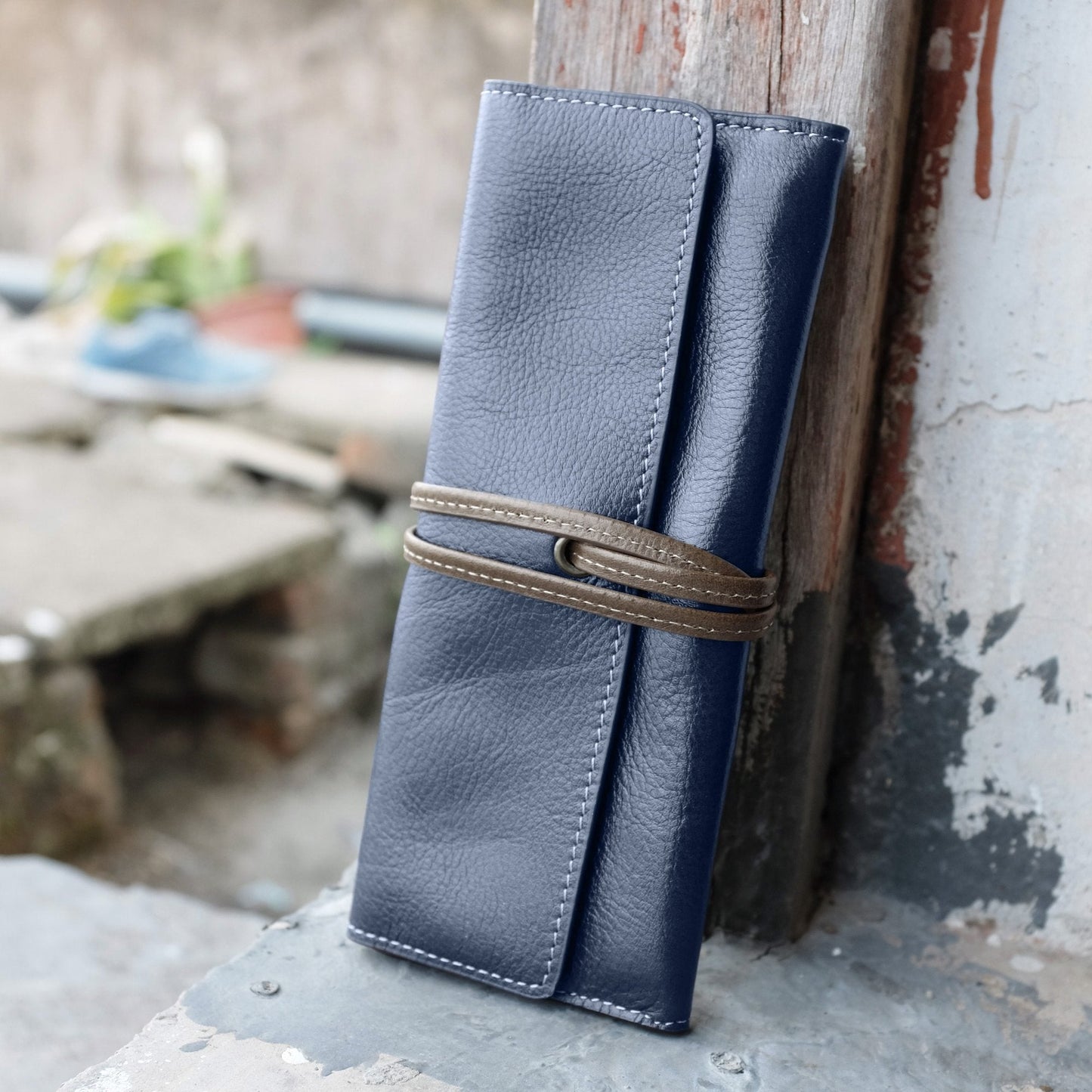ZLYC Handmade Leather Pencil Case Soft Roll Bag Stationery Gift for Student, blue, Travel Vintage