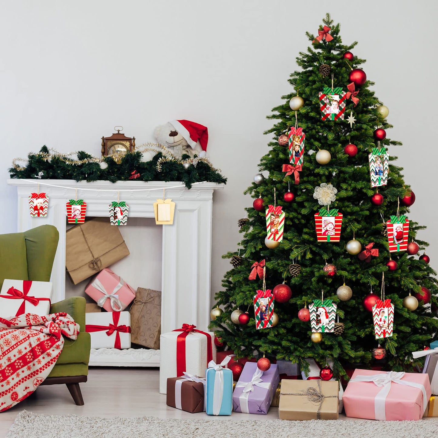 Blulu 16 Pieces Christmas Picture Frame Ornaments for Tree Christmas Hanging Photo Frame Ornaments Red and White and Green Present Box for Tree Party Decorations