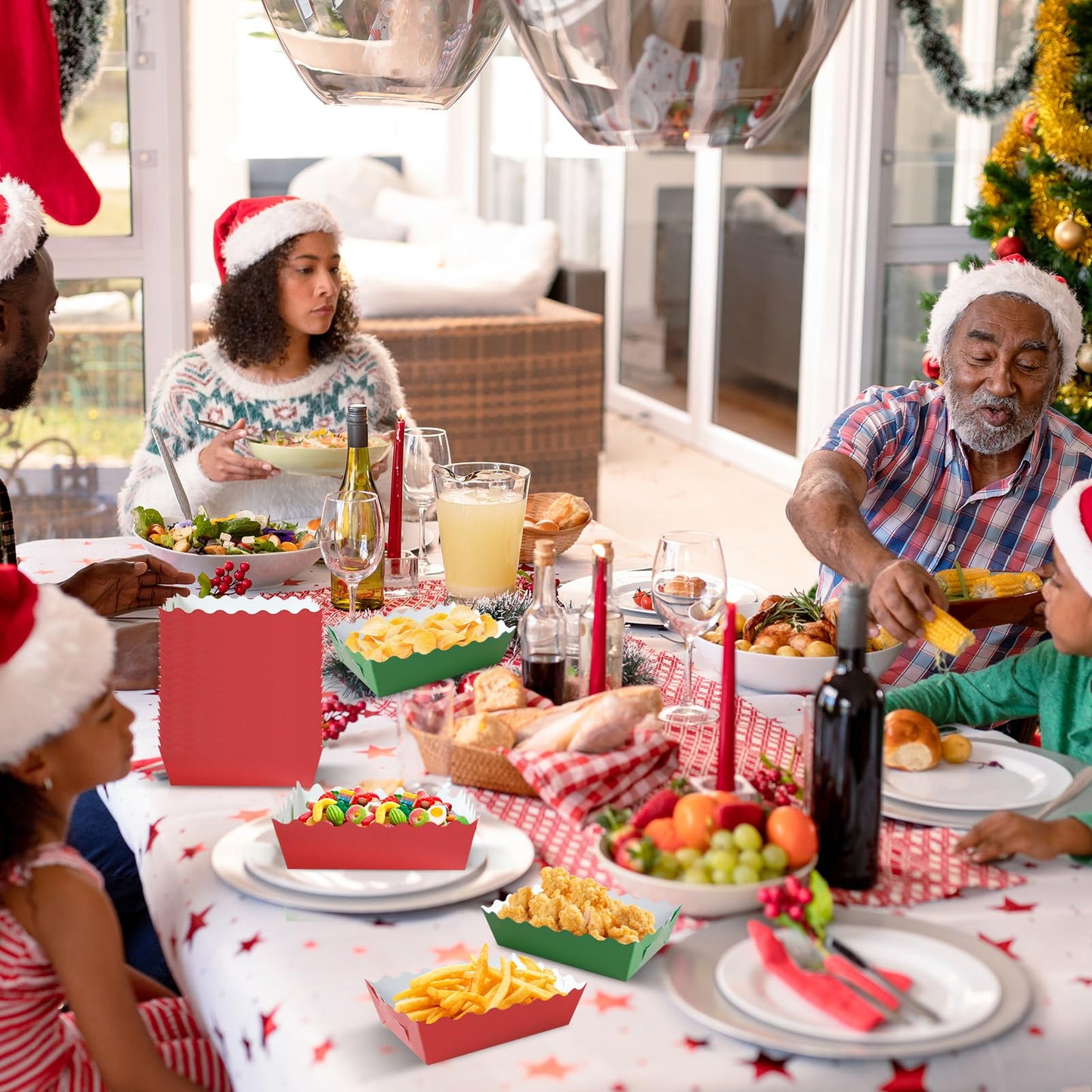 100 Pcs Christmas Paper Food Trays Christmas Cookie Tray for Gift Giving Red and Green Scalloped Food Serving Boat Disposable Trays for Serving Snack Xmas Holiday Party Decorations