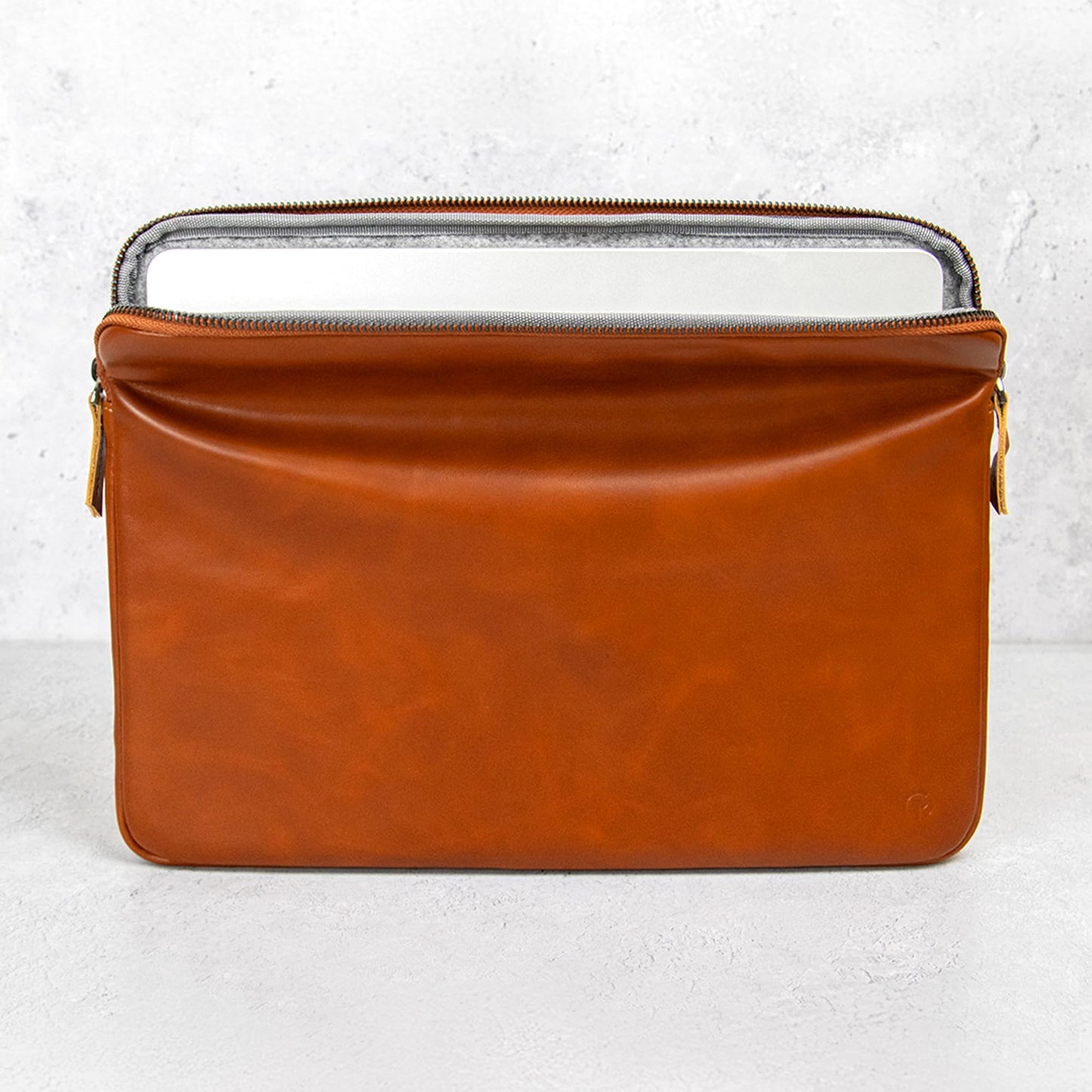 Casemade Real Leather Laptop Case/Zipped Folio Bag with Inner Pocket & Wool Lining Compatible with Apple MacBook, HP, Dell, Asus, Levovo (14 Inch - Tan)