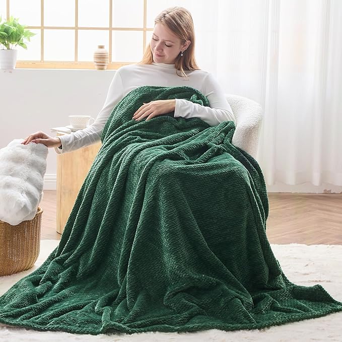 NEWCOSPLAY Super Soft Twin Blanket Dark Green Premium Silky Flannel Fleece Leaves Pattern Lightweight Bed Blanket All Season Use (Dark Green, Twin(60"x80"))