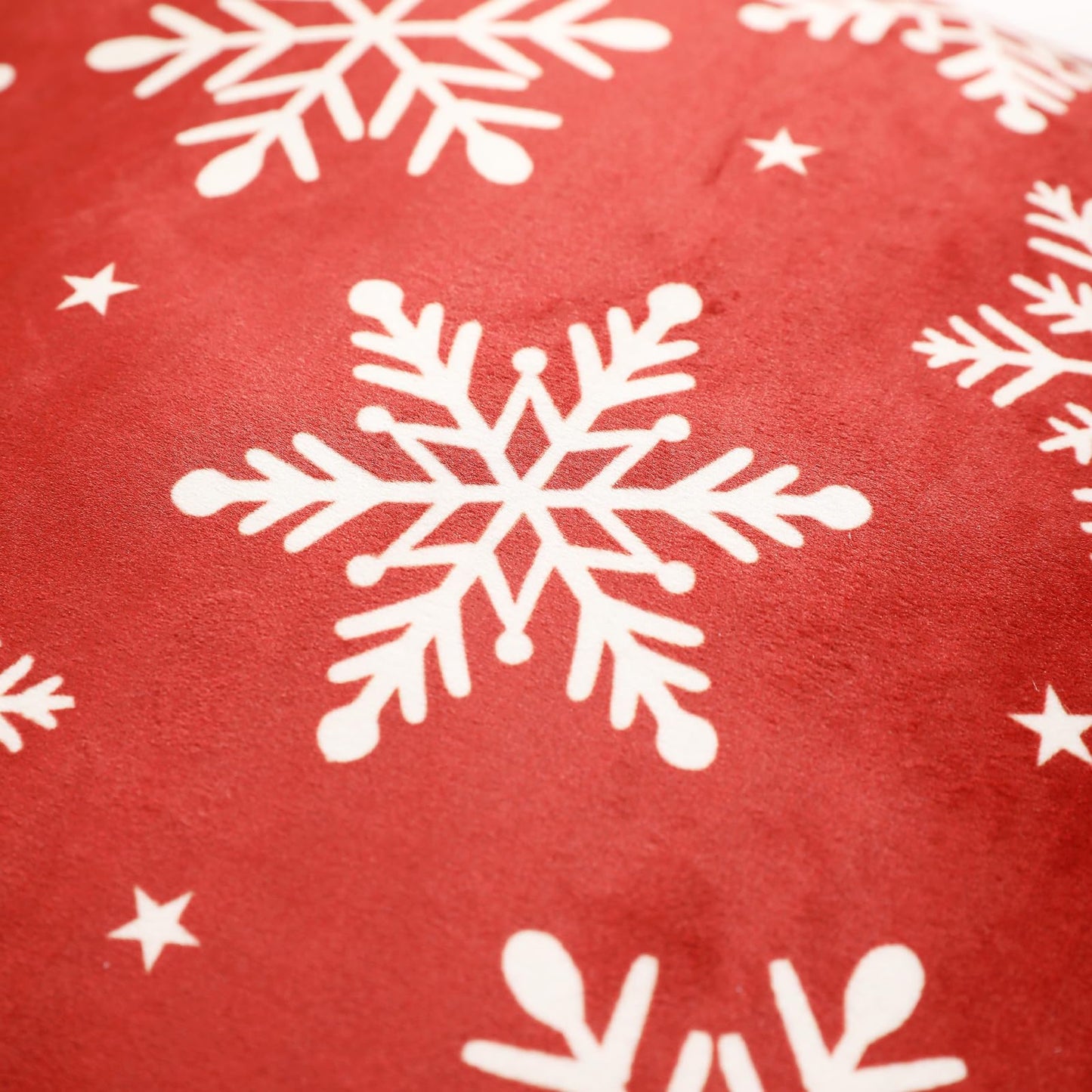 ISAENNE Design Square Classic Chrismas Style Throw Pillow Covers 18"x18", Red Soft Velvet Cushion Cover with Snowflakes Pattern Decor Pillowcases for Bed,Living Room,Outdoor,Car