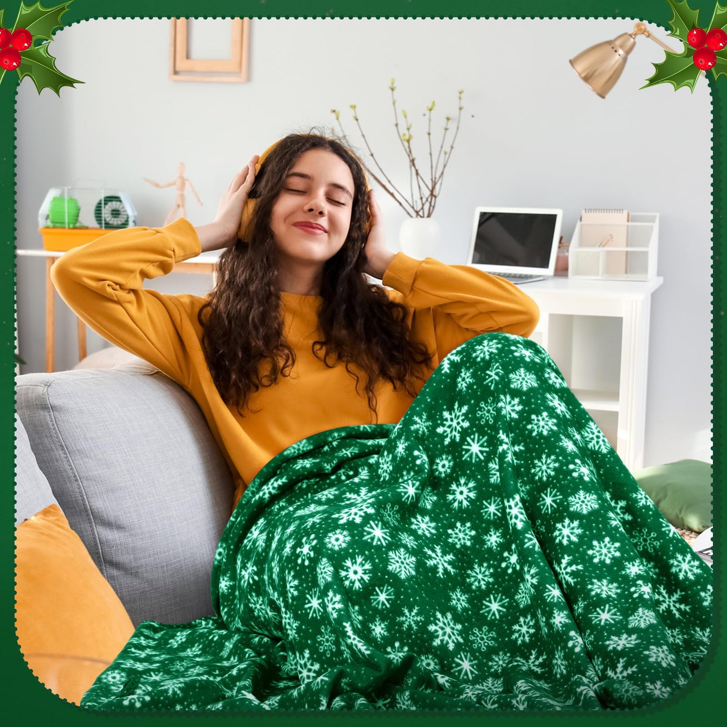 Moukeren 24 Pcs Christmas Snowflake Throw Blanket Bulk, 59 x 47 Inch Xmas Winter Throw Blanket Christmas Warm Soft Cozy Fleece for Home Bedding Couch Chair Gift (Green)