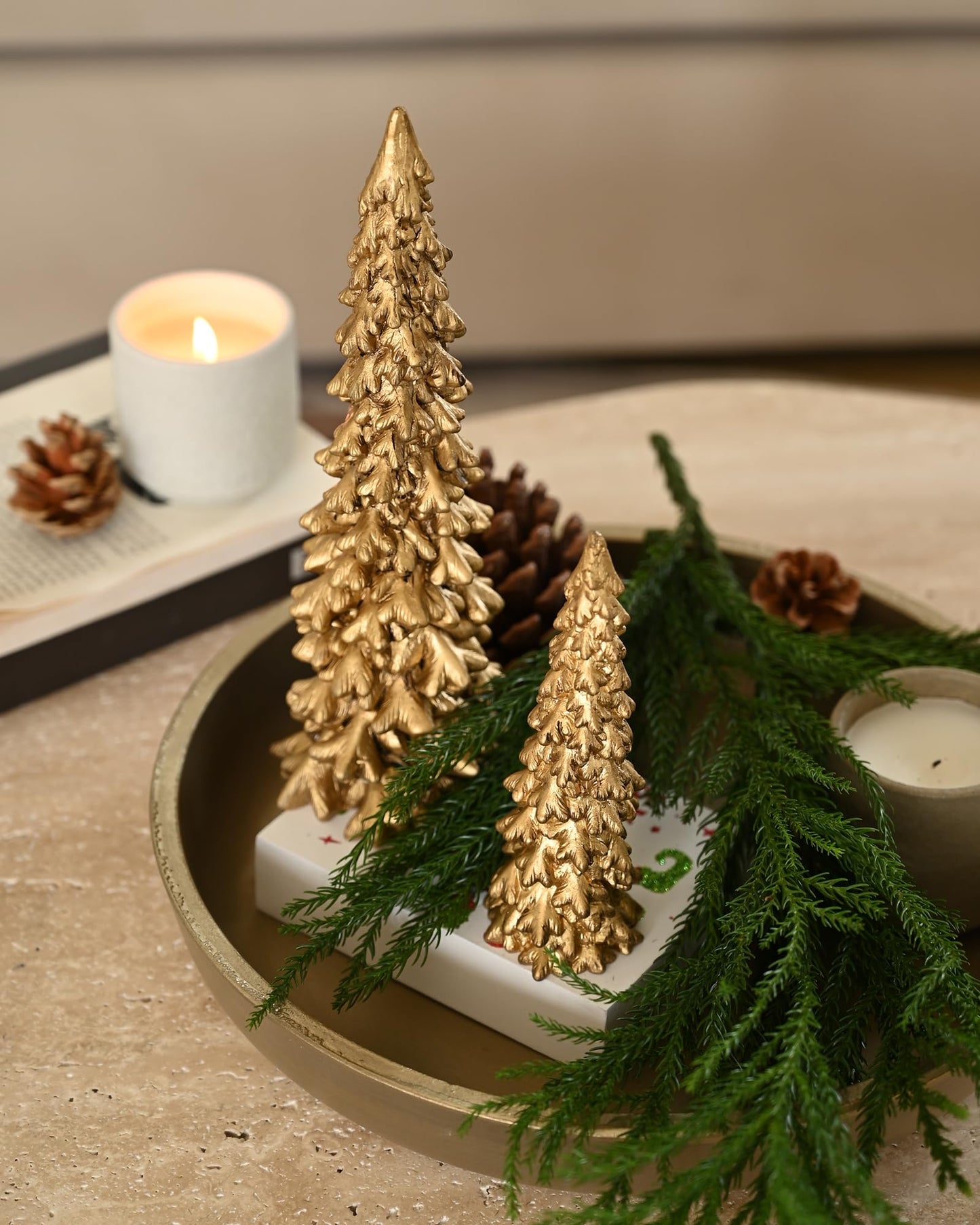 RM ROOMERS Christmas Tree Figurines, 2Pcs Christmas Trees Resin Distressed Gold Table Top, Small Xmas Tree Figurine Set, Decorative Xmas Trees for Rustic Mantle Centerpieces