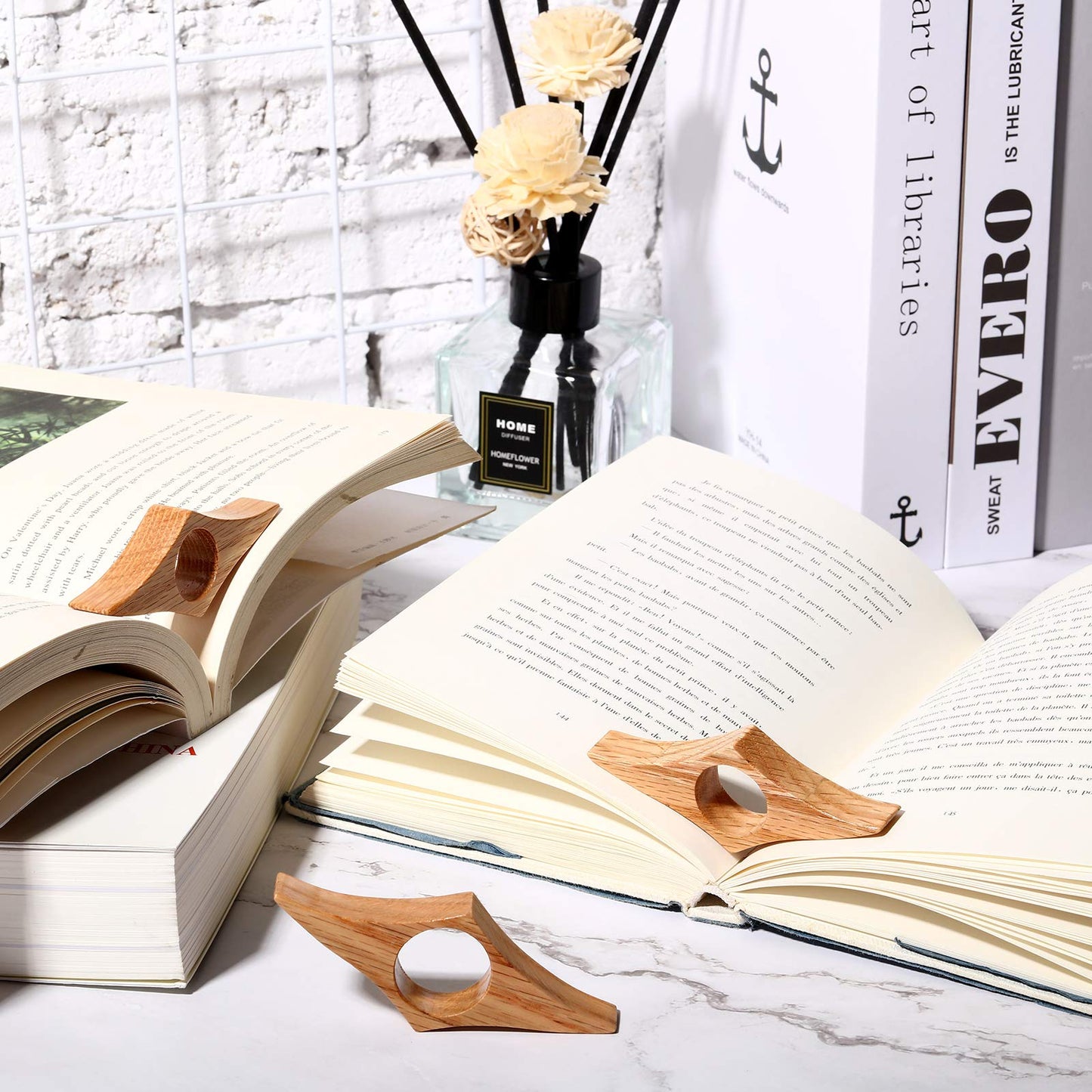 3 Pieces Assorted Size Wooden Book Page Holder, Wooden Thumb Bookmark Novel Reading Ring Accessories Presents for Readers Book Lovers Bookworm Literary Presents (Khaki)