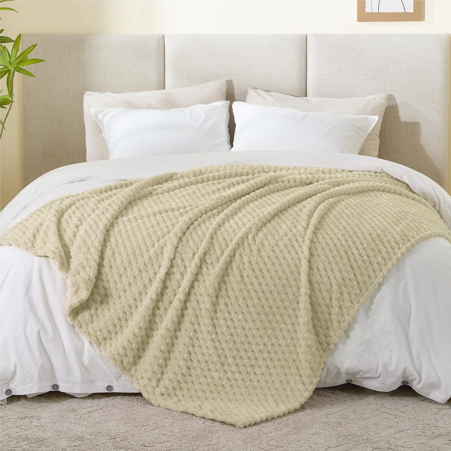BEDELITE Fleece Throw Blanket for Couch & Bed - 3D Jacquard Decorative Almond Blanket, Super Soft and Cozy Warm Fuzzy Blanket All Seasons Suitable, 50x60Inches