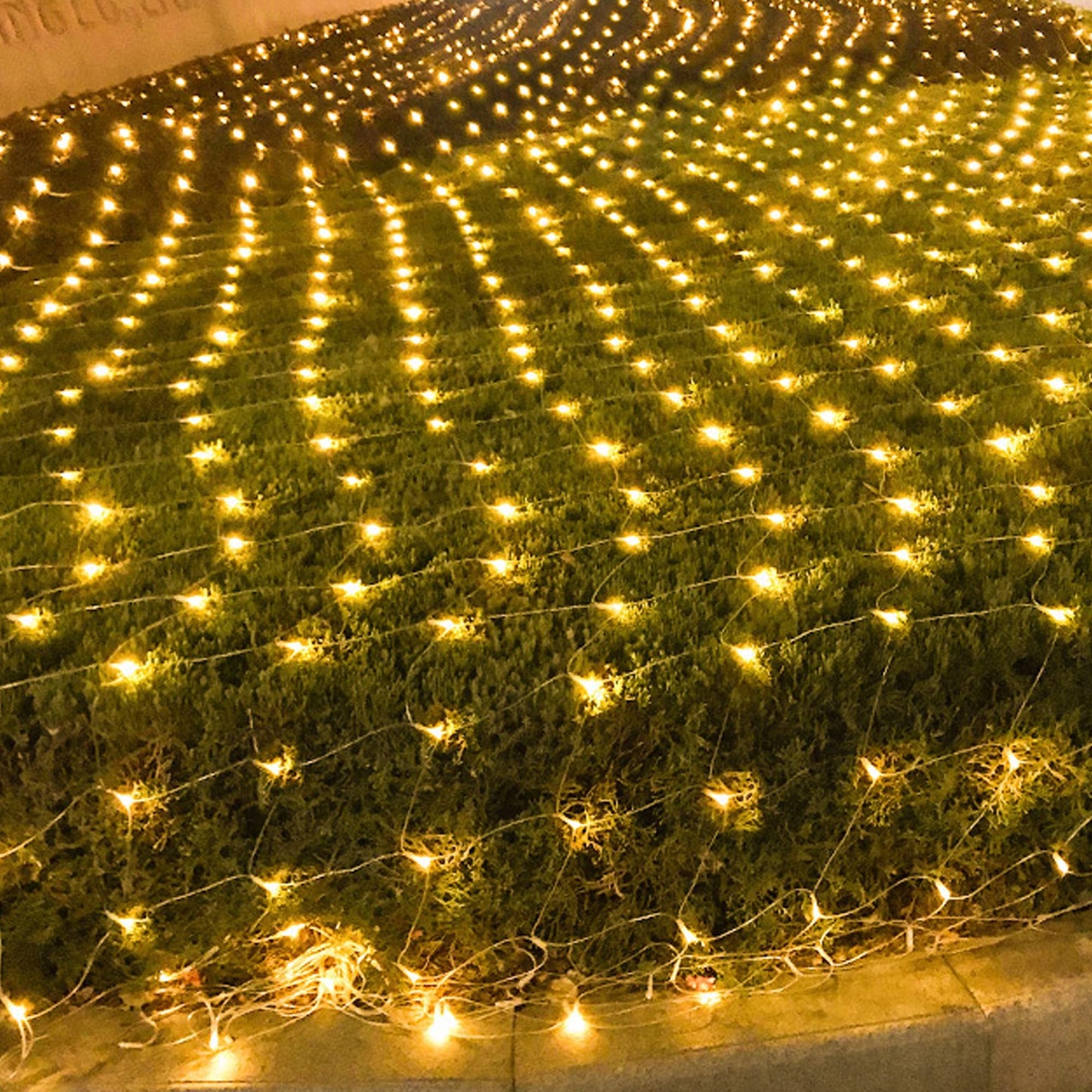 Christmas Lights Outdoor, 200 LED 9.8 FT x 6.6 FT Waterproof Christmas Net Lights Outdoor Plug in with 8 Modes, Clear Wire Mesh Light Decorations for Xmas Indoor Tree Bush Yard Home Decor, Warm White