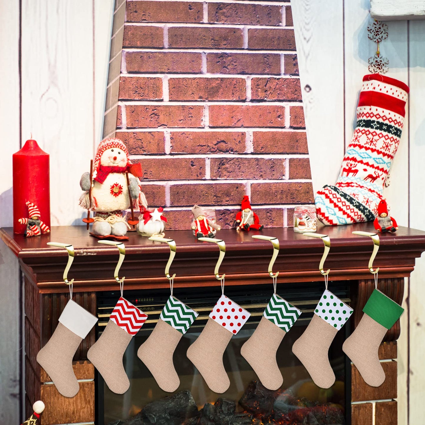 Sunshane 7 Pieces Christmas Stocking Holders Mantel Hanger Hooks Xmas Mantle Grips Set Safety Hang Stocking Clips for Christmas Party Decoration (Gold)