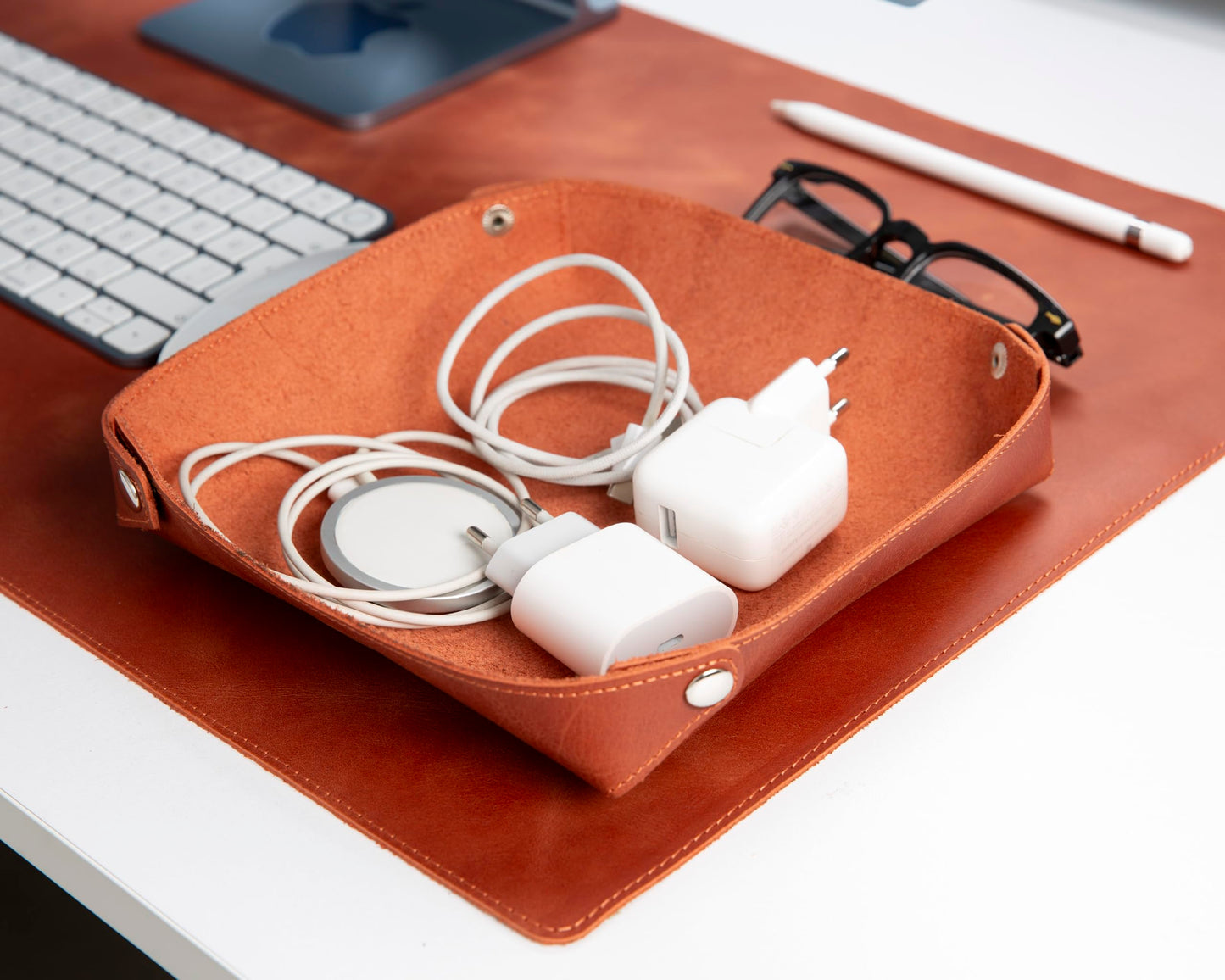 VENITO Leather 3-in-1 Desk Mat Set – Desk Mat (32"x16"), Organizer Tray & Cup Coaster – Full-Grain Leather Desk Pad for Office & Home – Elegant Workspace Accessories for Men & Women, Cinnamon