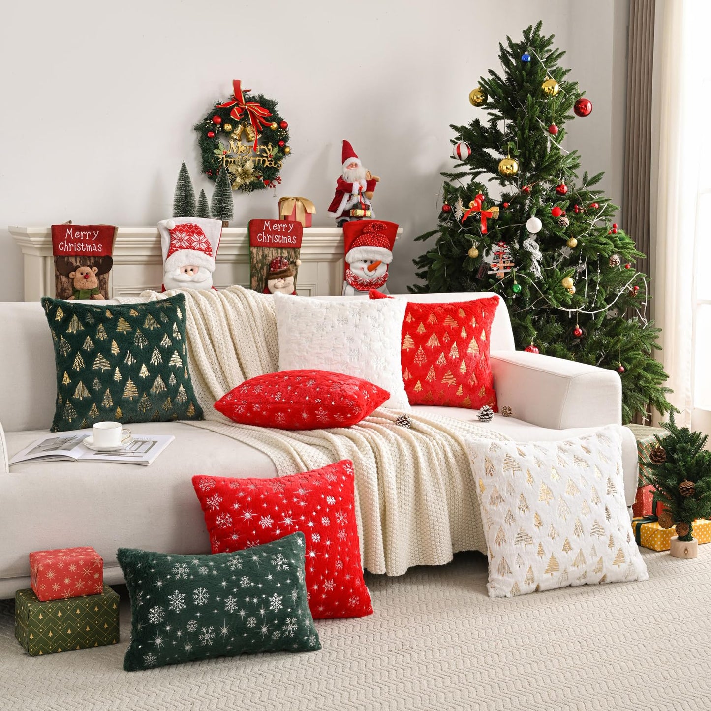 FUTEI Christmas Snowflakes Green Throw Pillow Covers 18x18 inch Set of 2,Soft Decorative Cushion Cases,Home Decor for Couch Bed Living Room