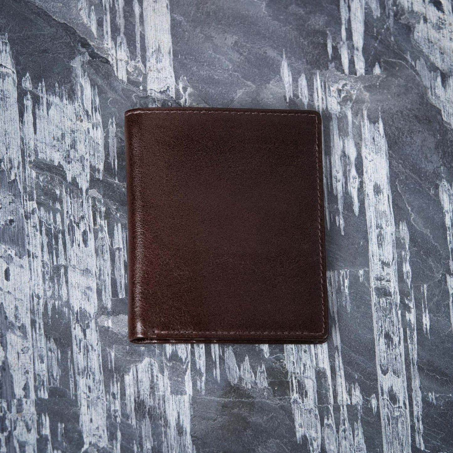 Downholme Men's Bifold Slim Silhouette Leather Wallet (Chestnut Brown)