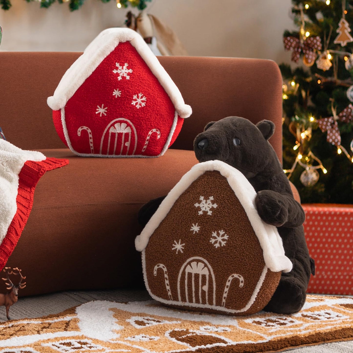 Phantoscope Gingerbread House Merry Christmas Throw Pillow, Plush Faux Rabbit Fur Roof Embroidered Teddy Gingerbread House Shaped Pillows Xmas Decorative Cushion Pillows, Red, 12 x 13 inches